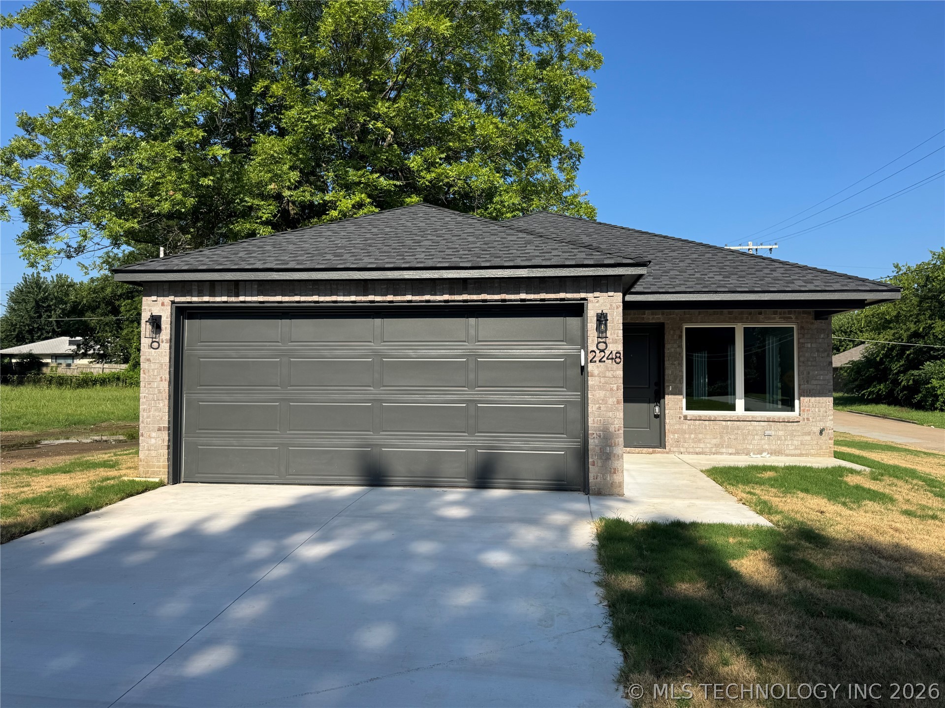 2248 N Rockford Avenue — photo