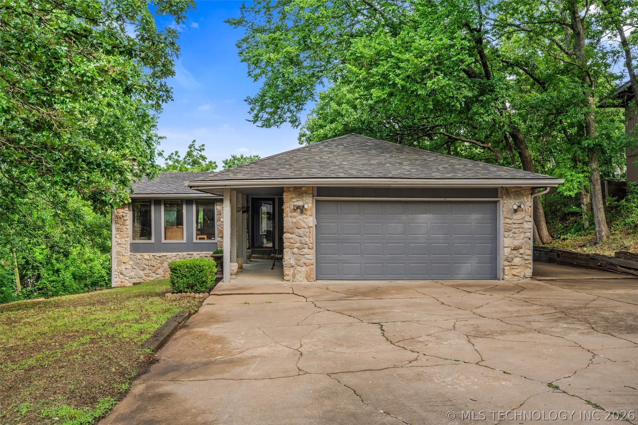 1329 Oakdale Drive — photo