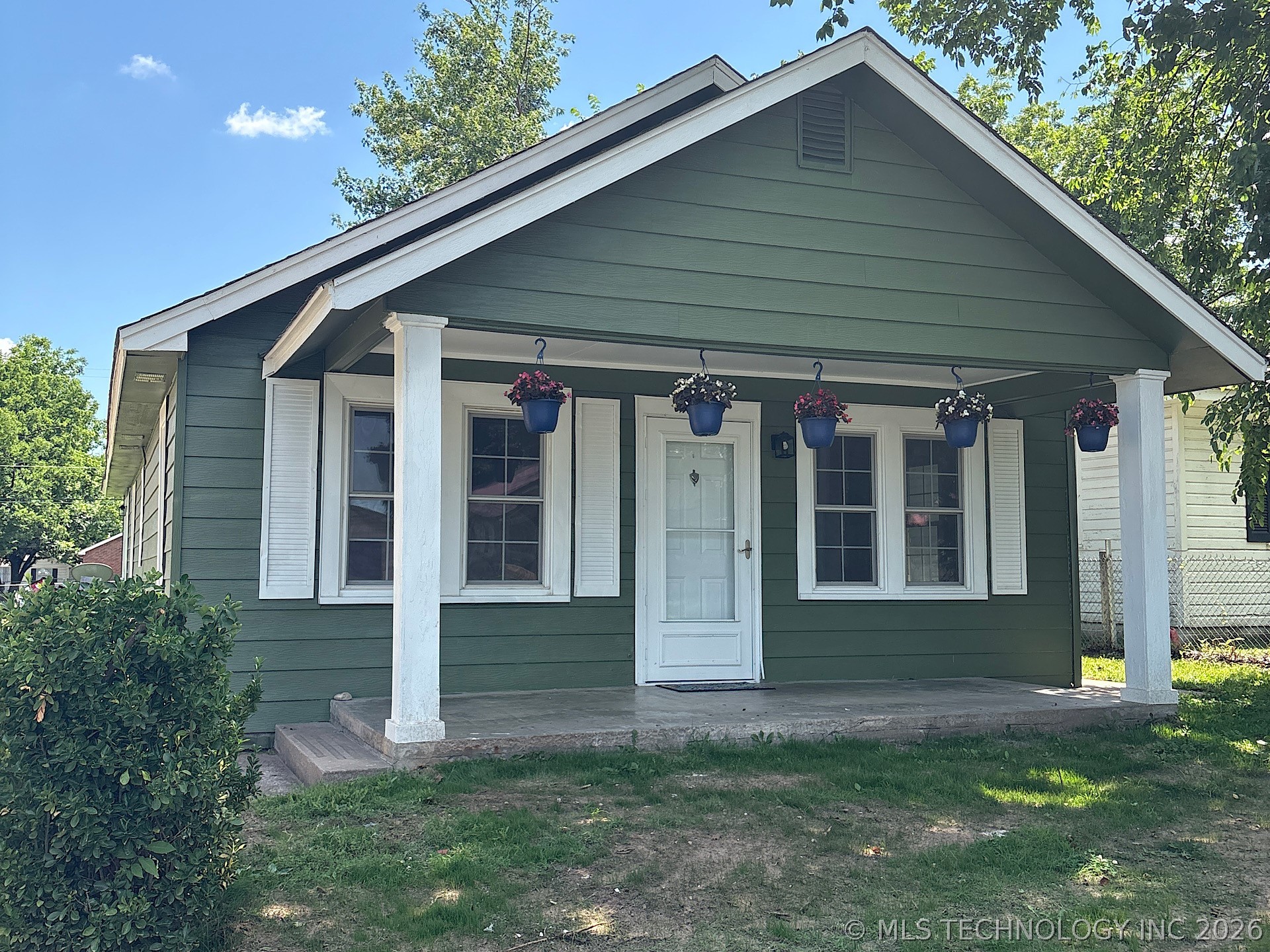 1121 E Walnut Street — photo