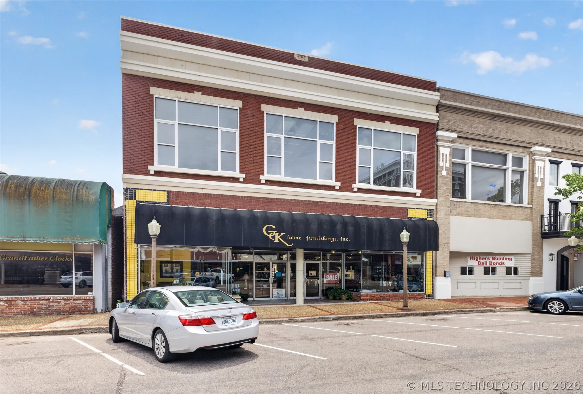 411 W Broadway Street — photo