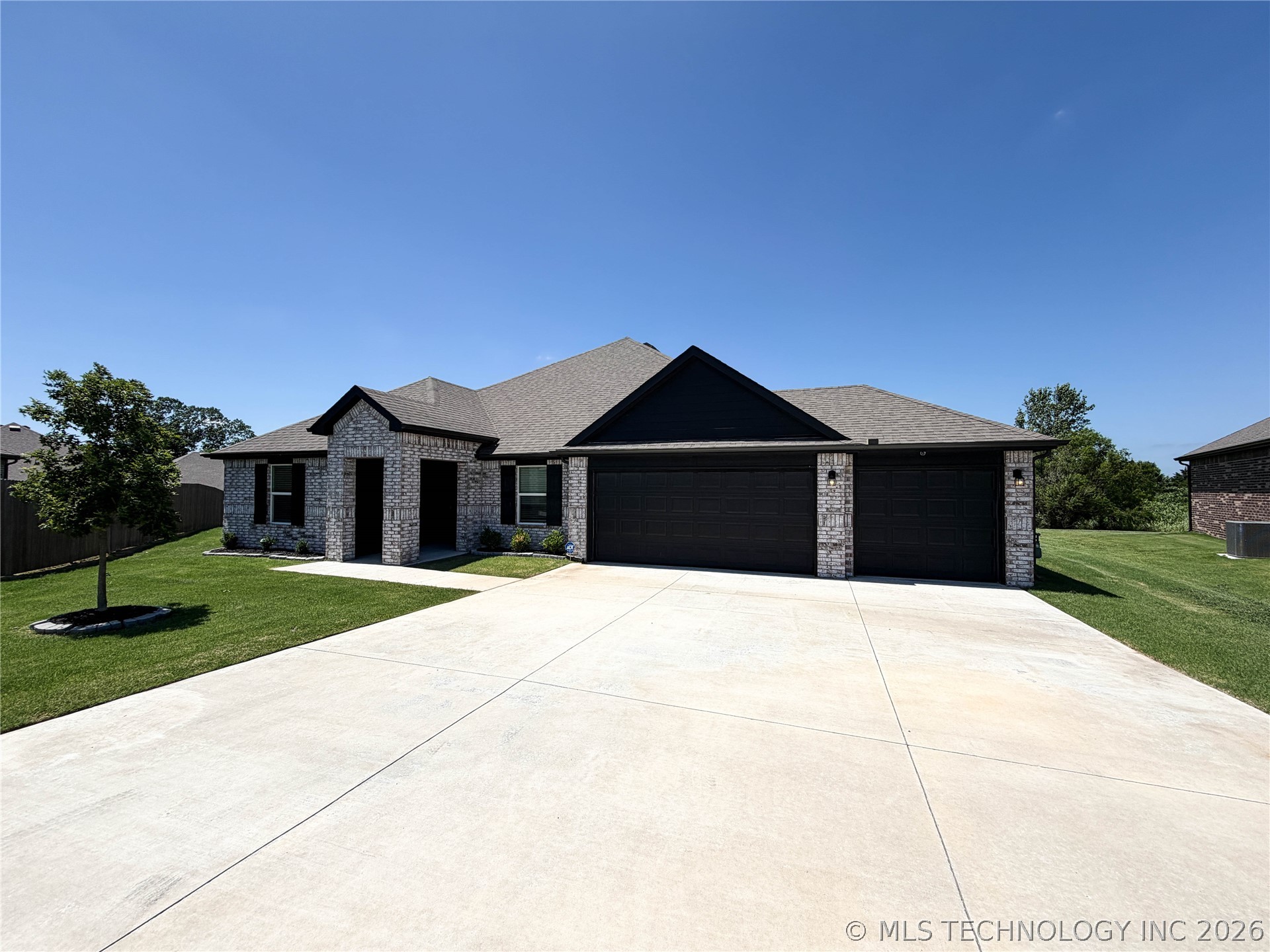 1507 Bluestem Drive — photo