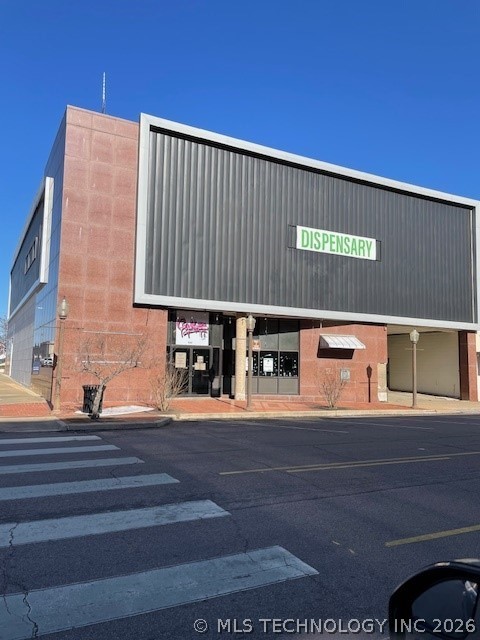 420 W Broadway Street — photo