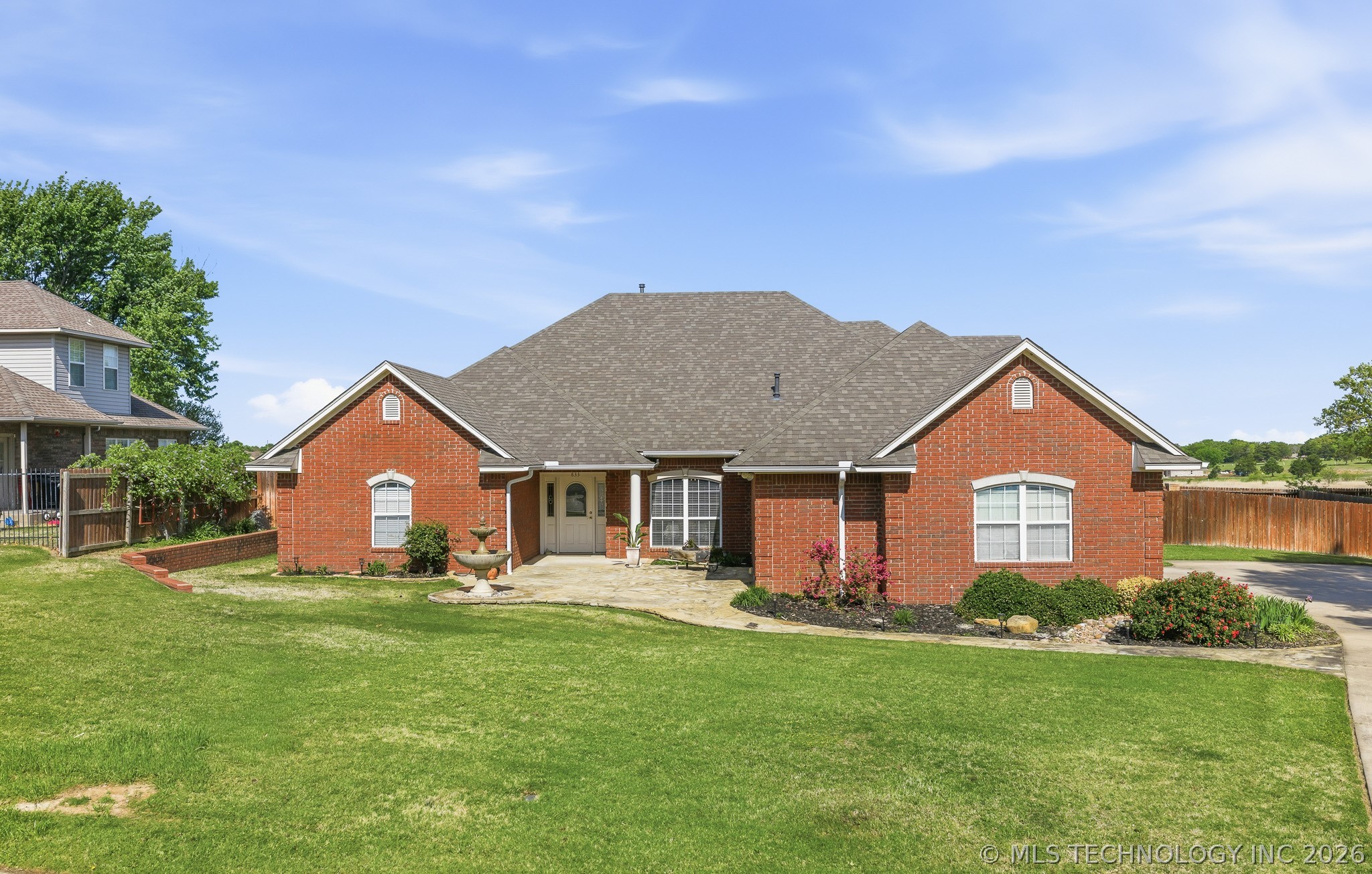 833 Franklin Drive — photo