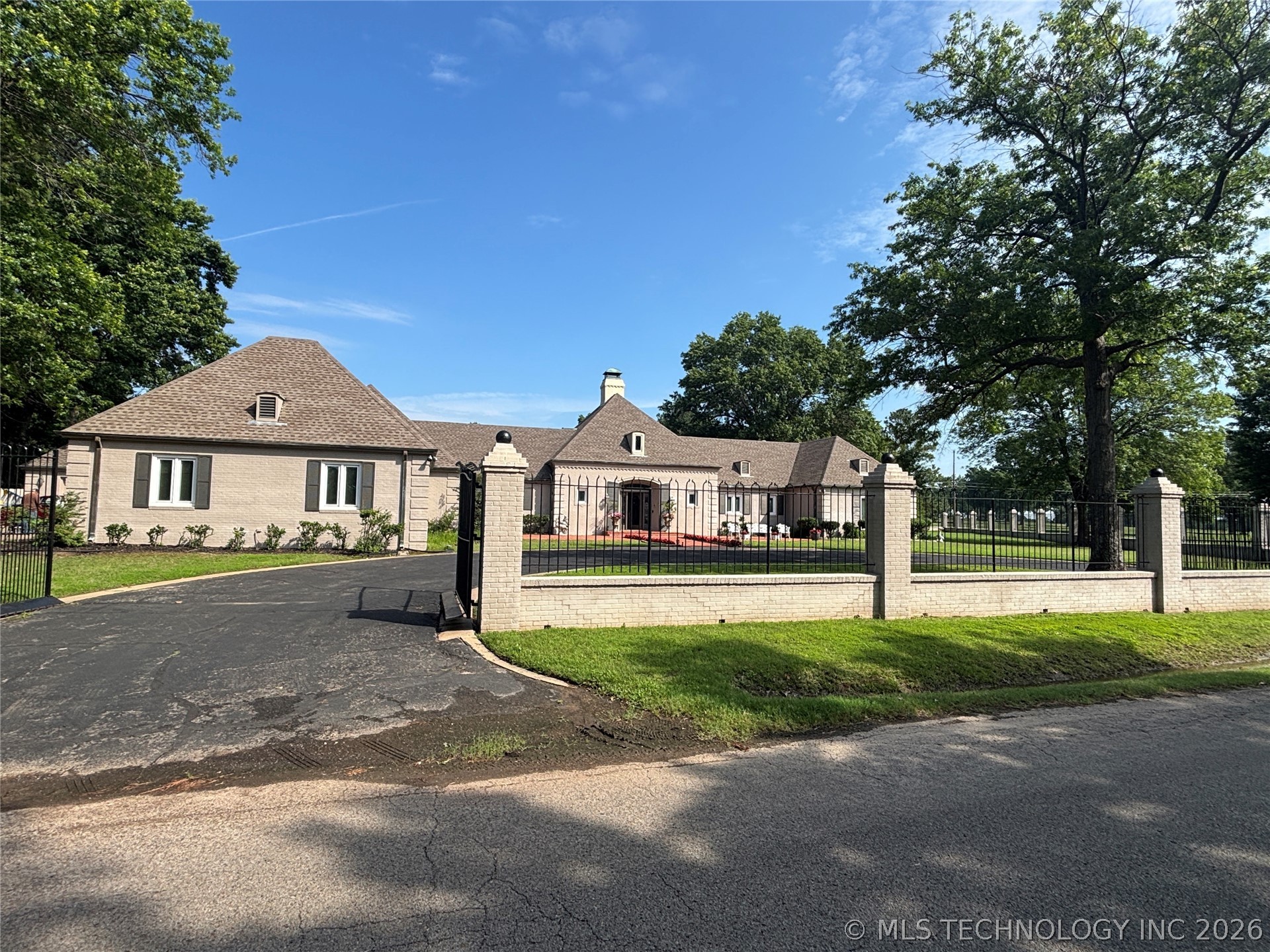 3706 Country Club Drive — photo