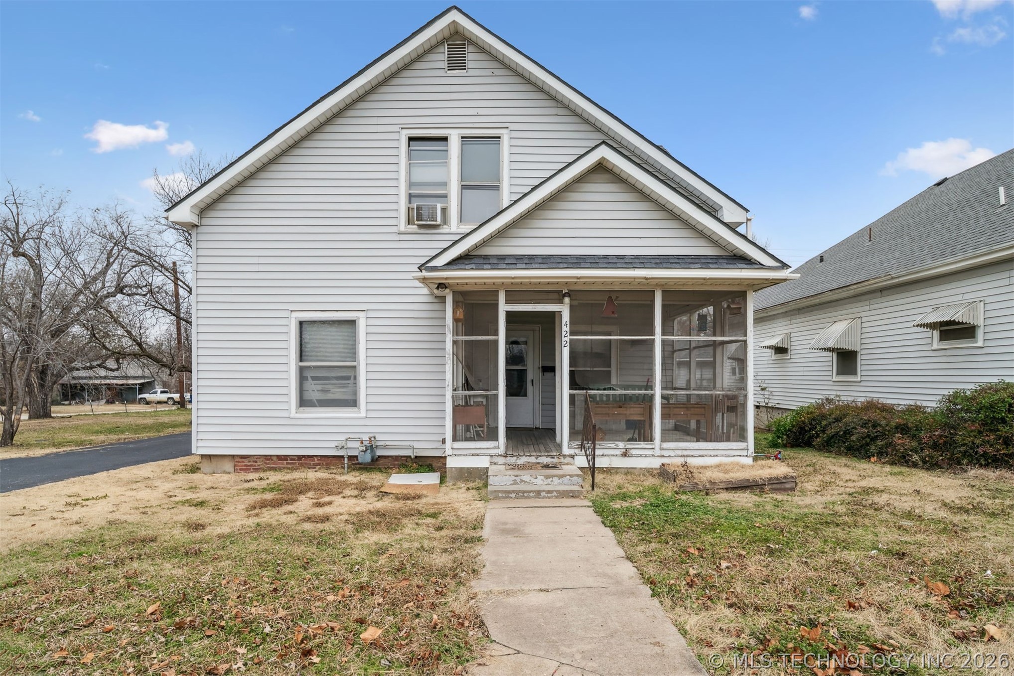 422 W Davis Drive — photo