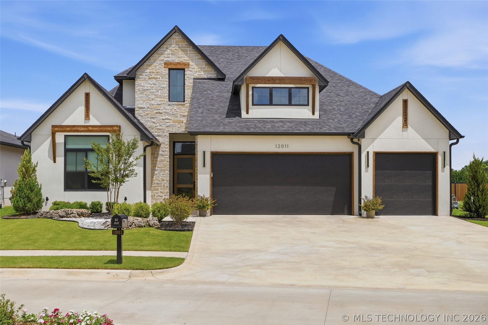 12011 S Vandalia Avenue — photo