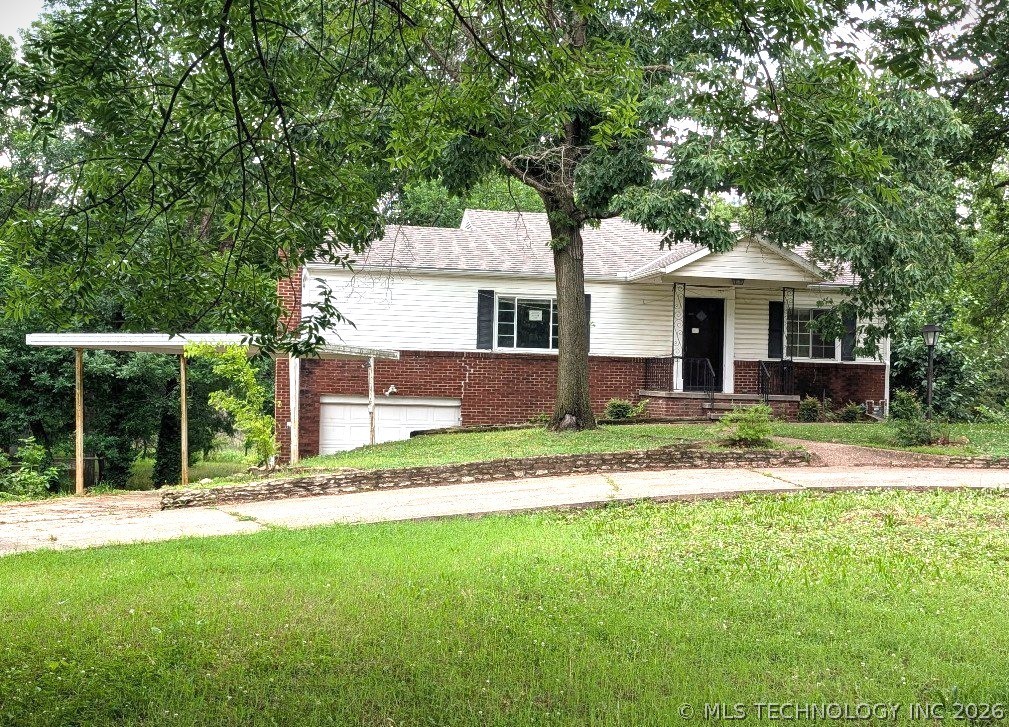 2076 Southview Avenue — photo