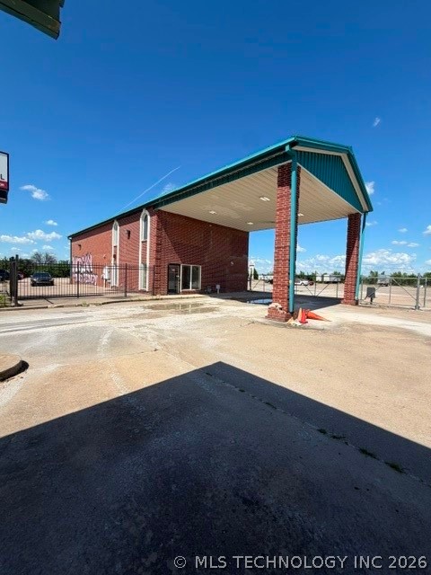 2215 N Sheridan Road — photo
