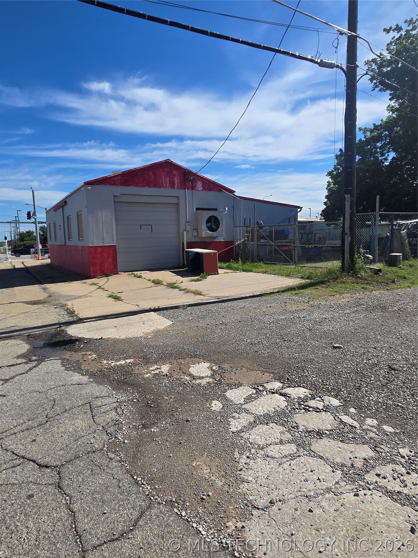 501 E Main — photo