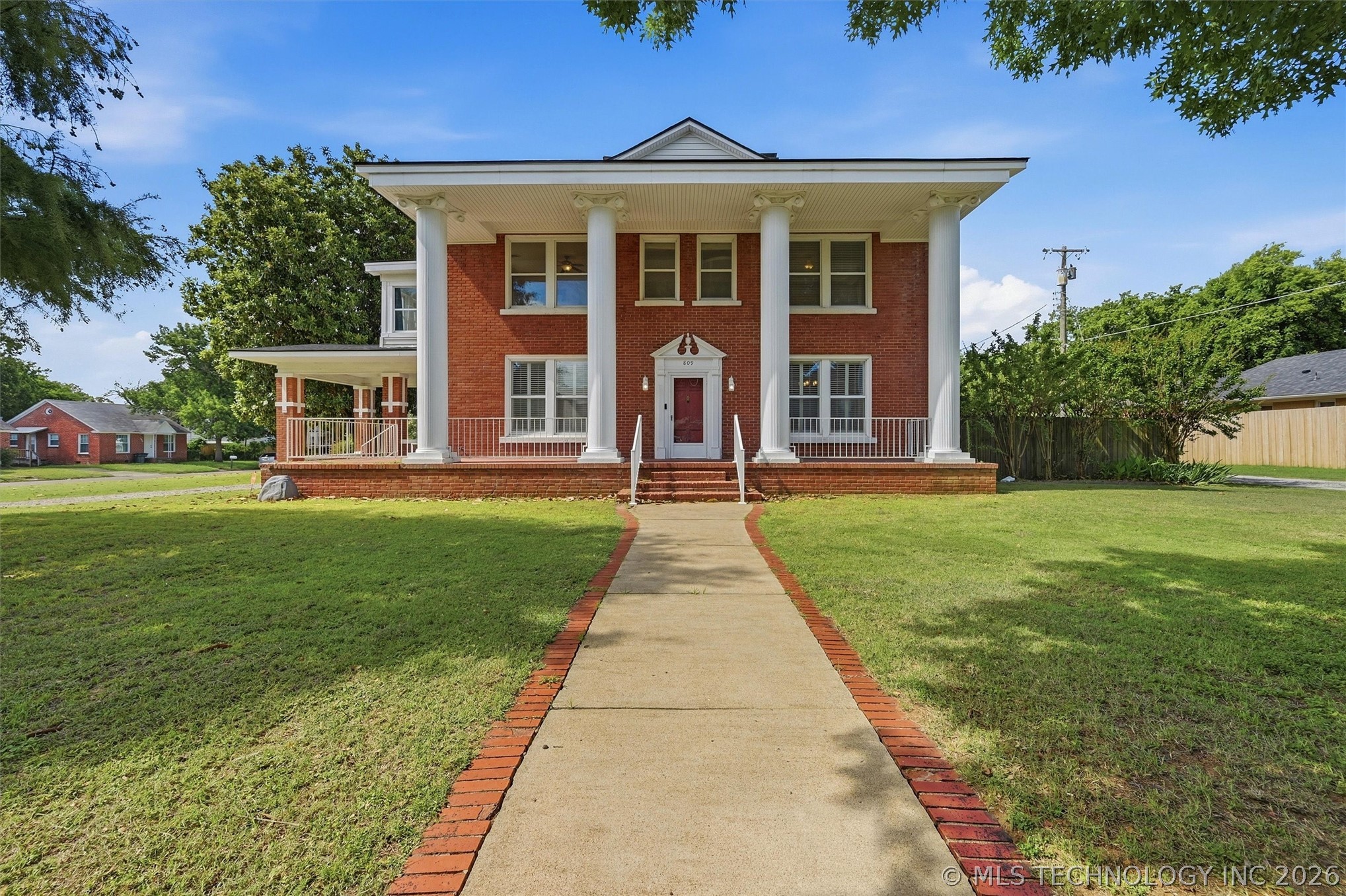 809 W Elm Street — photo
