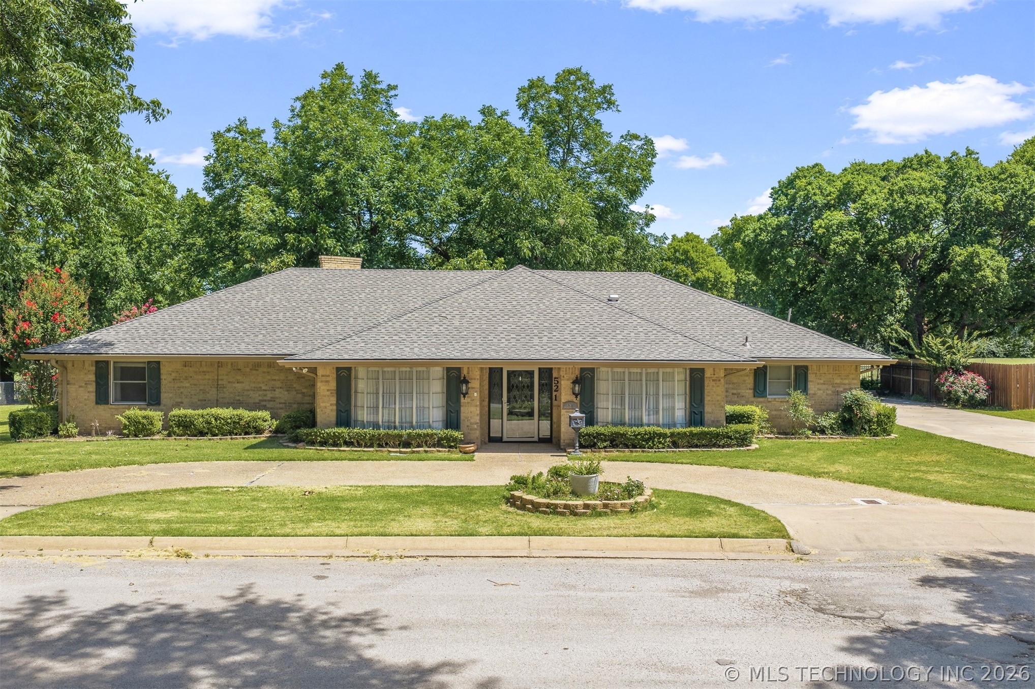 521 Circle Drive — photo