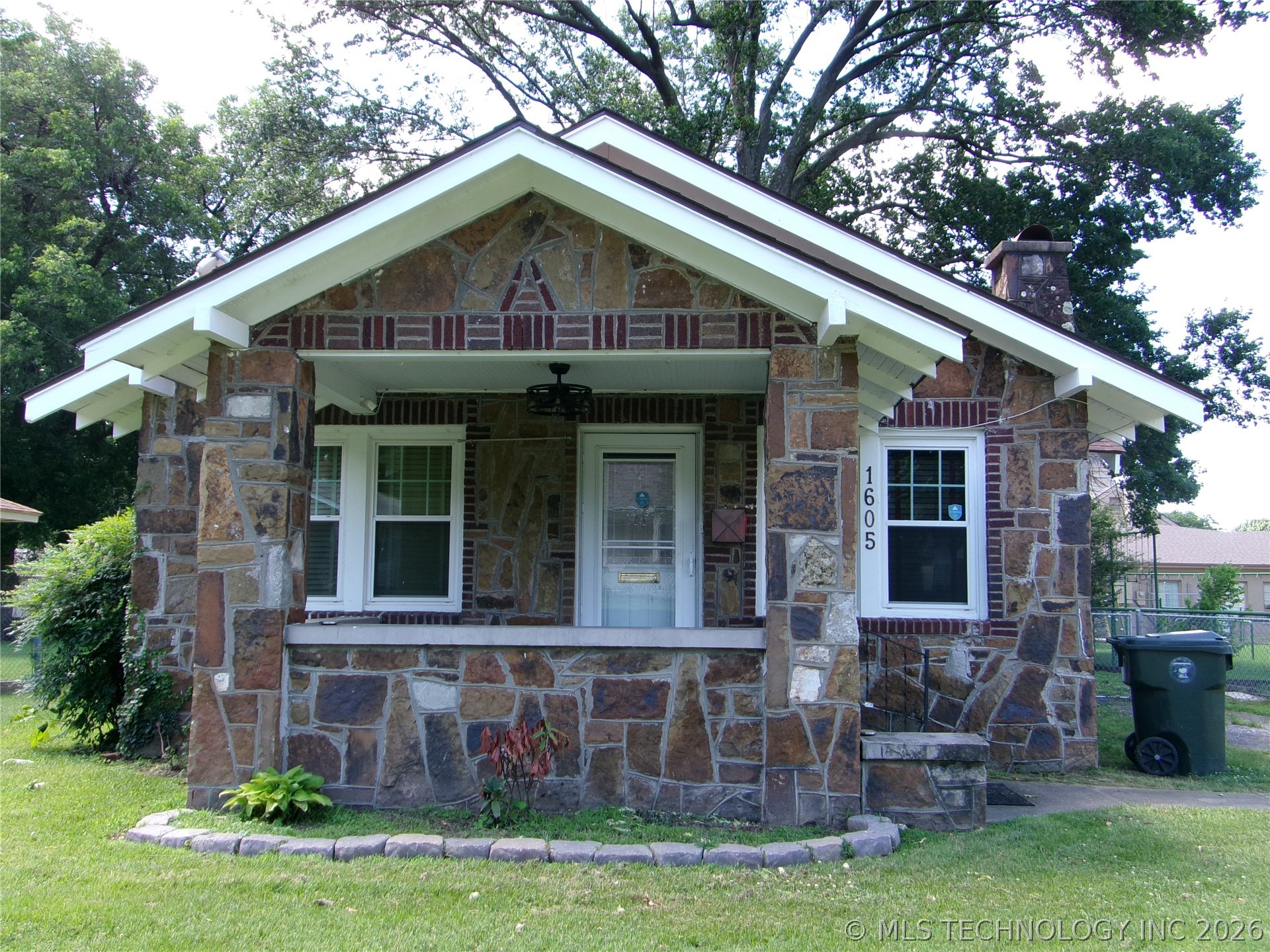 1605 Houston Street — photo