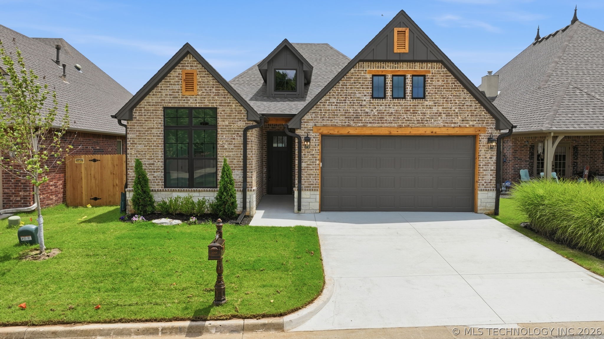1563 S Hickory Circle — photo
