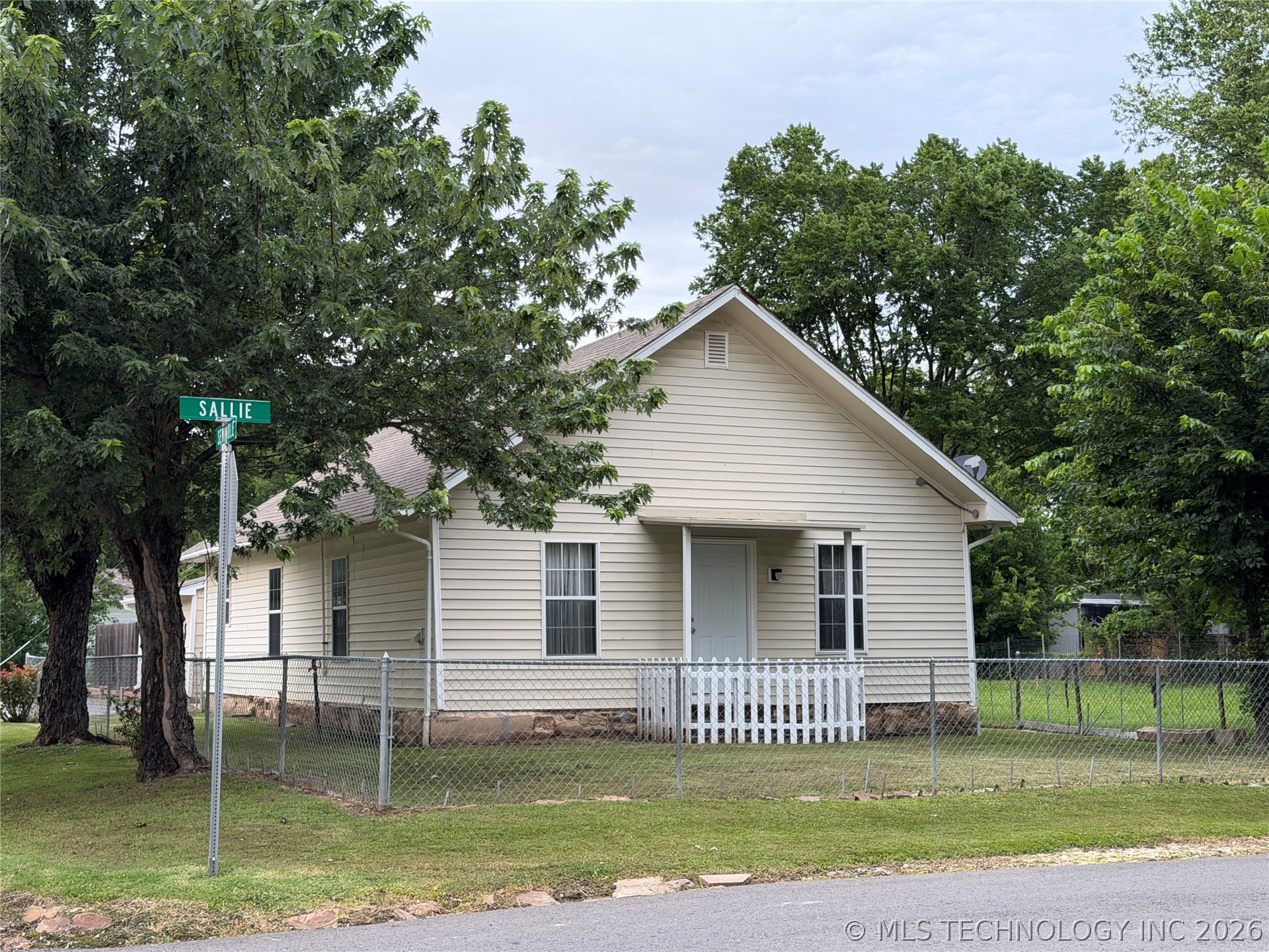1902 Sallie Street — photo
