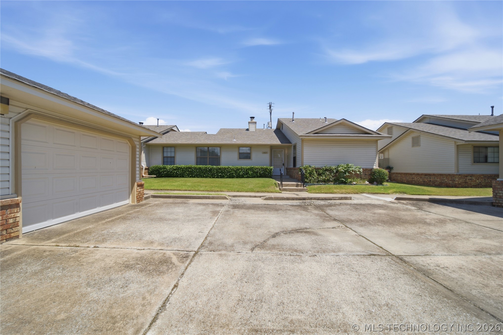 1467 W Evergreen Lane — photo