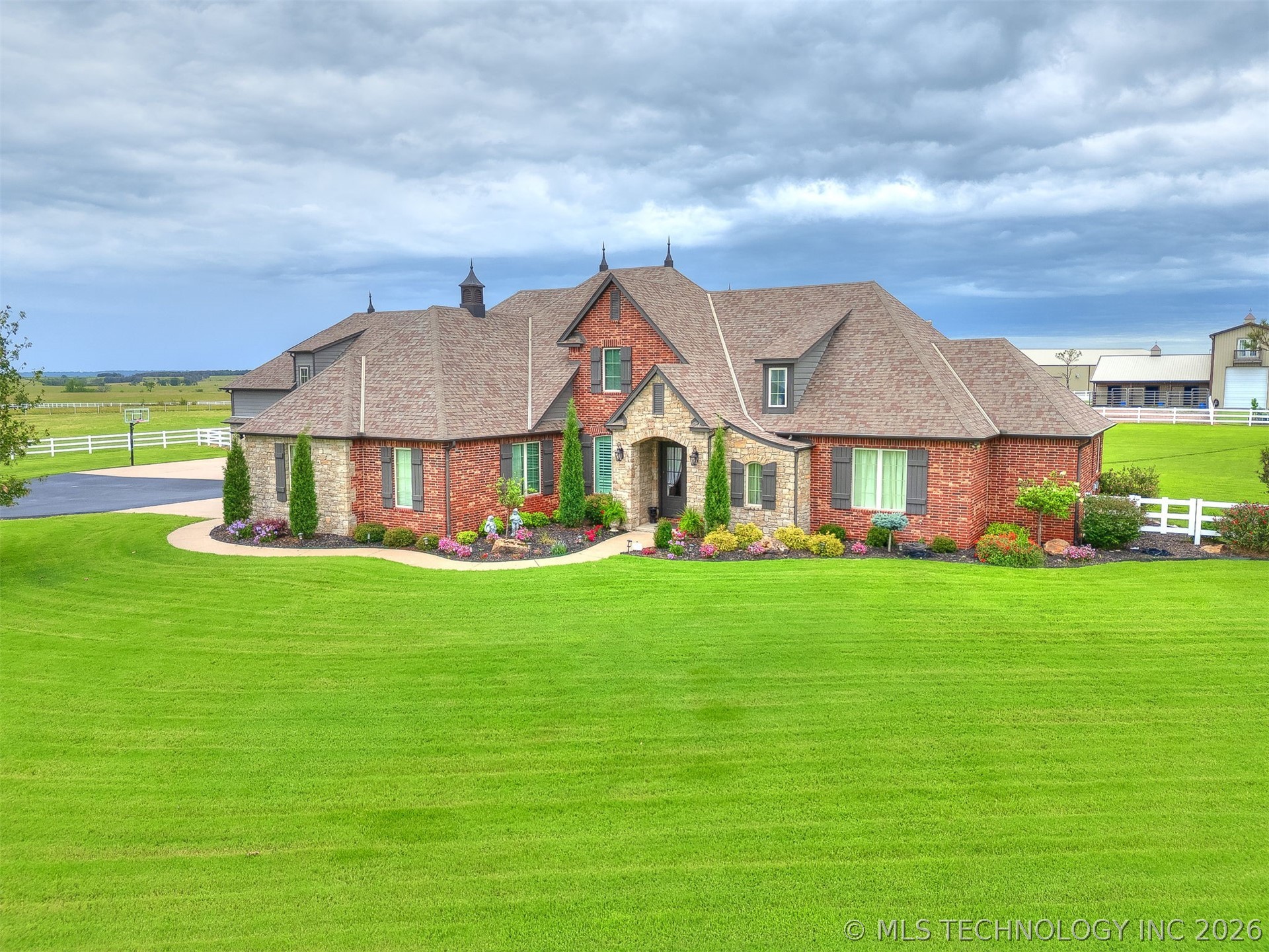 15905 Montrose Lane — photo