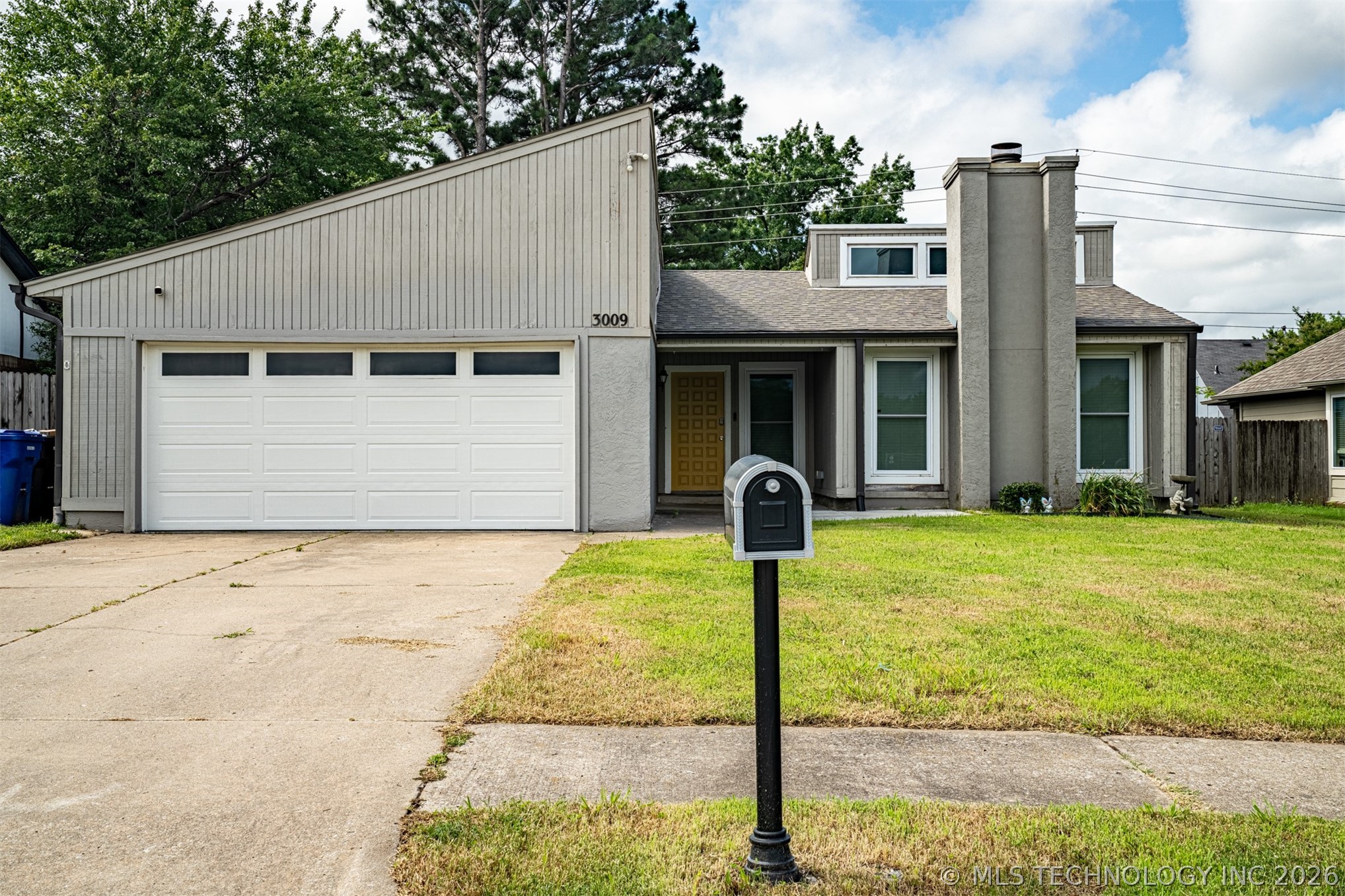 3009 W College Street — photo
