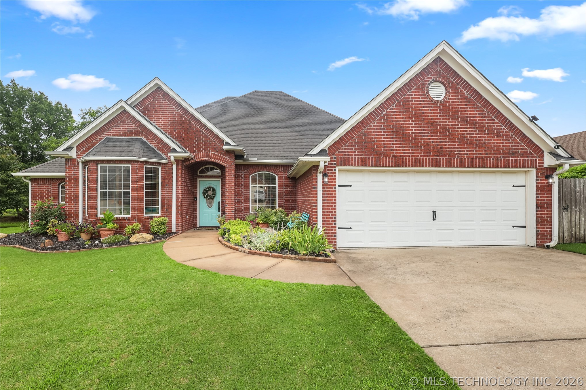 828 Sunset Court — photo