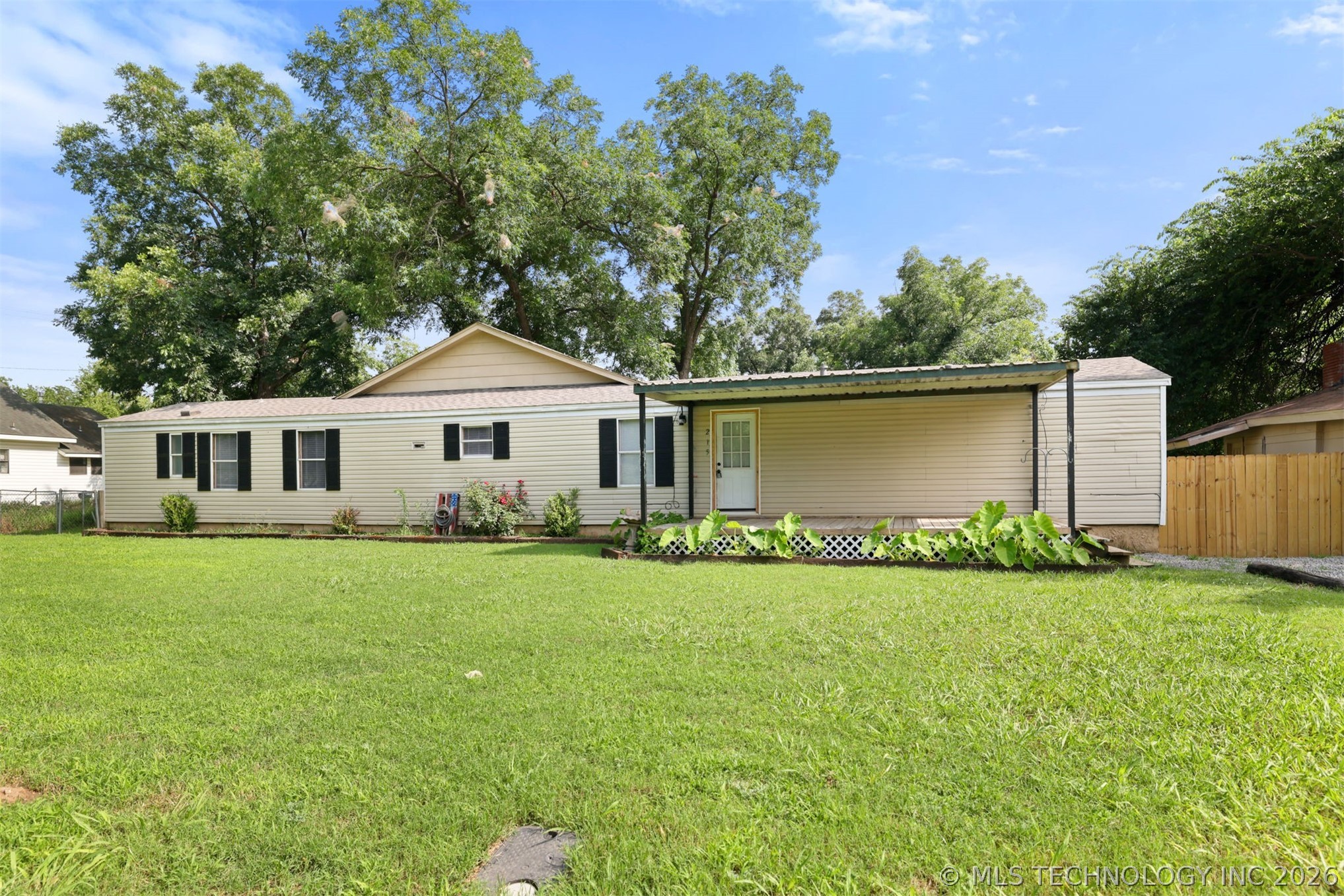 215 E Florida, Durant, OK 74701 — photo 2