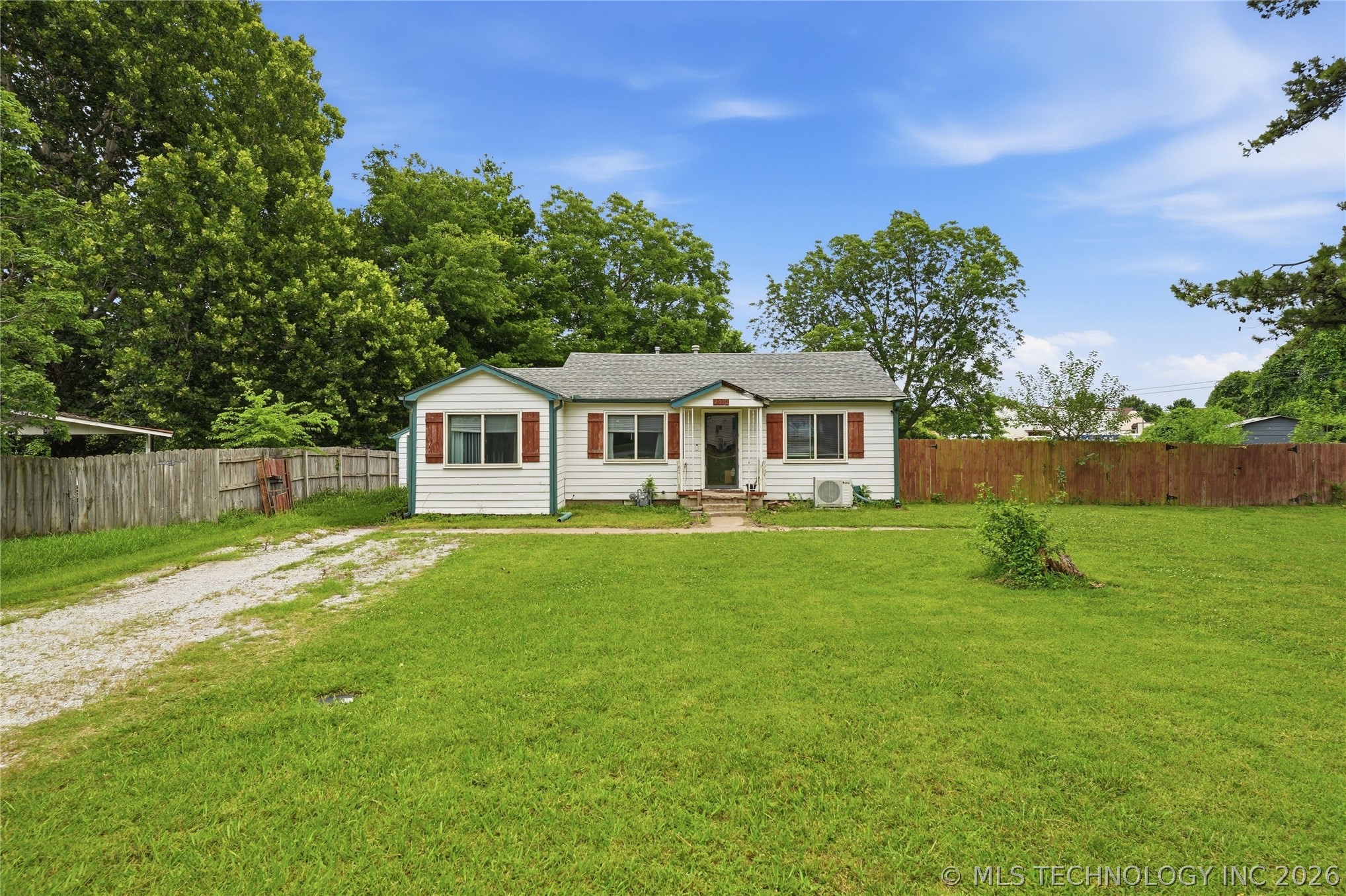 1011 Wesley Drive — photo