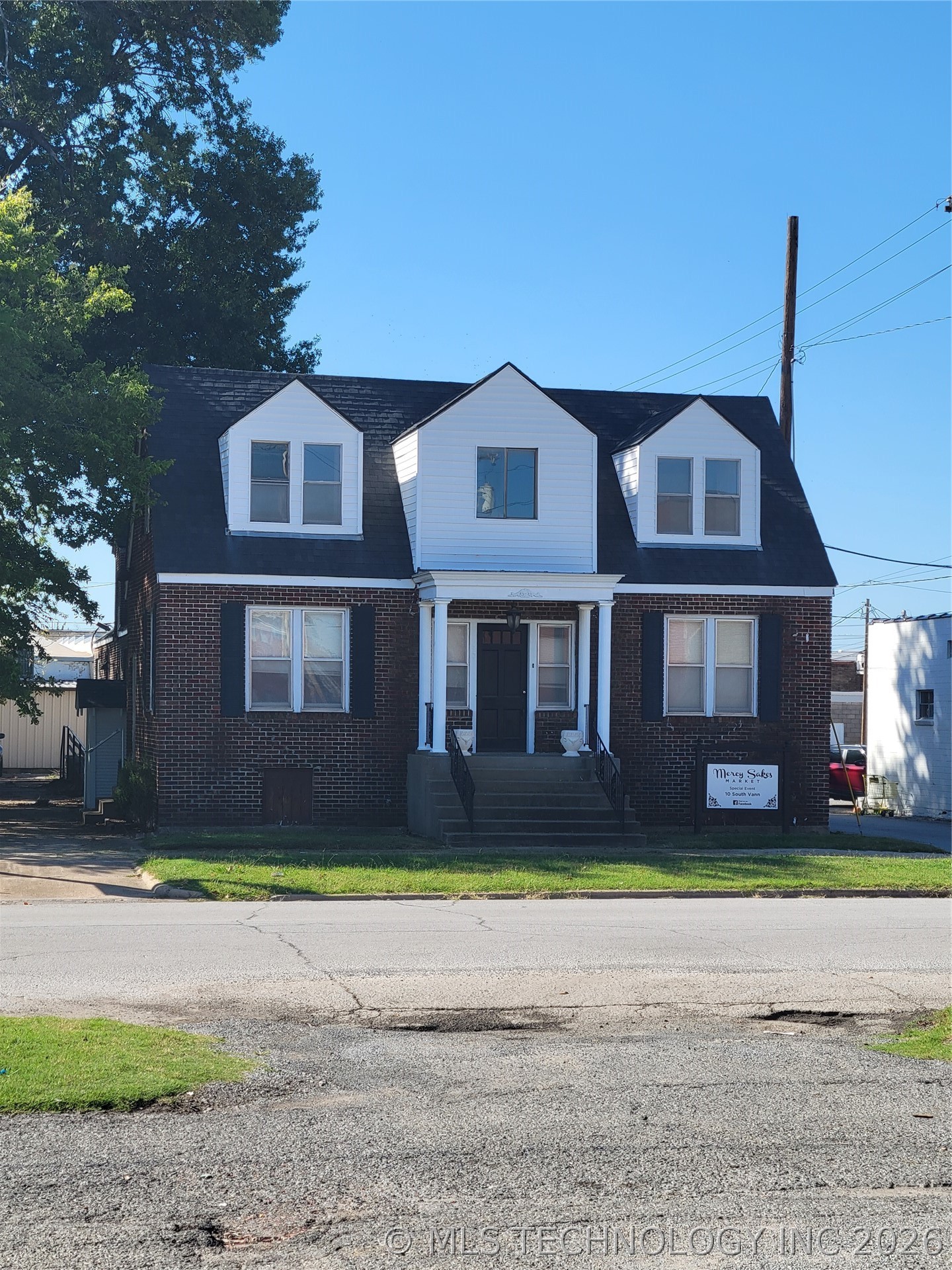10 S Vann Street — photo