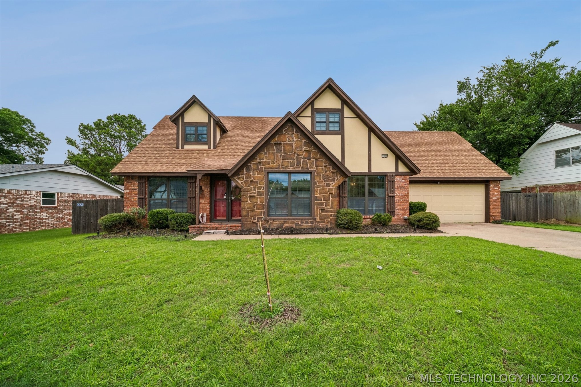 1011 N Forest Place — photo