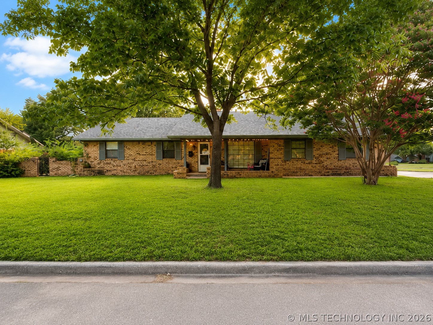 1425 Hargrove — photo