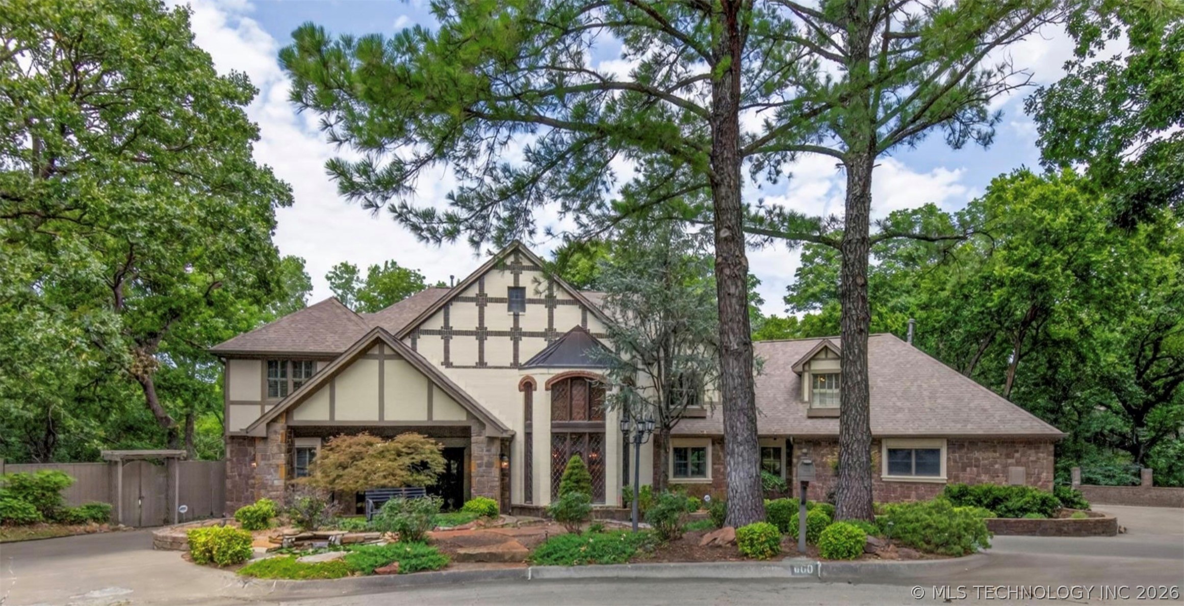 600 Brookhollow Court — photo