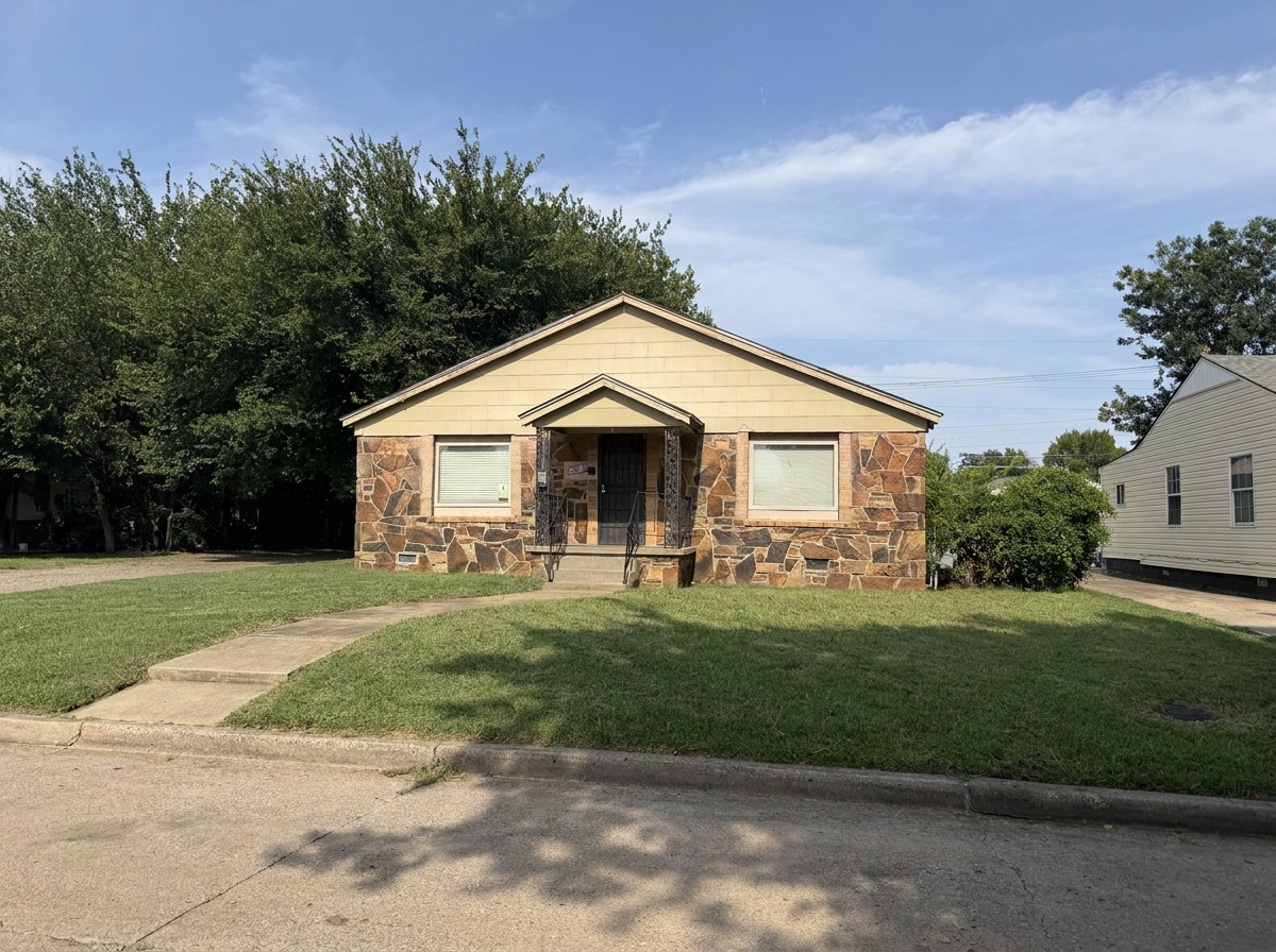 1879 N Owasso Avenue — photo