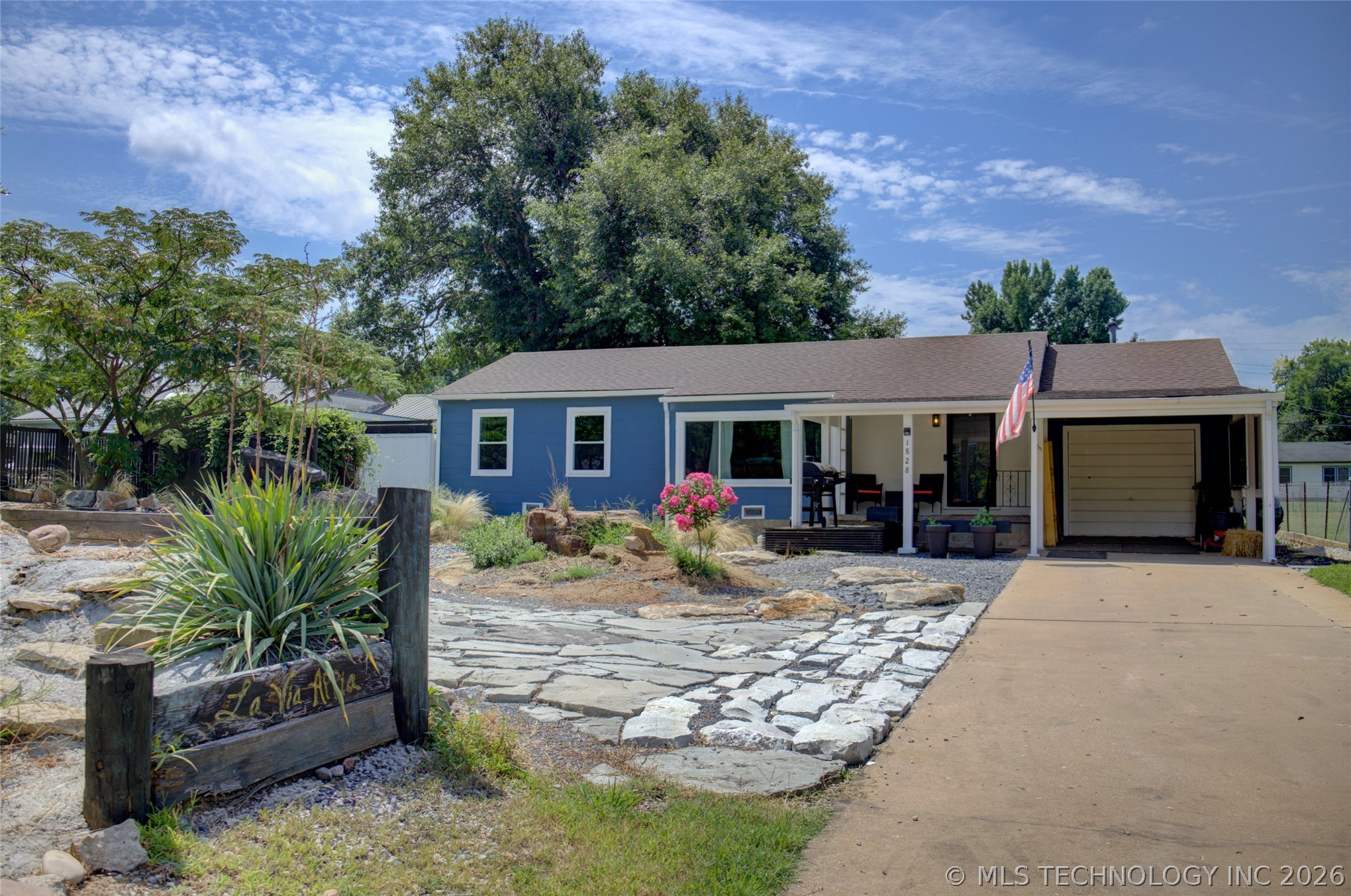 1828 E 10th Street — photo