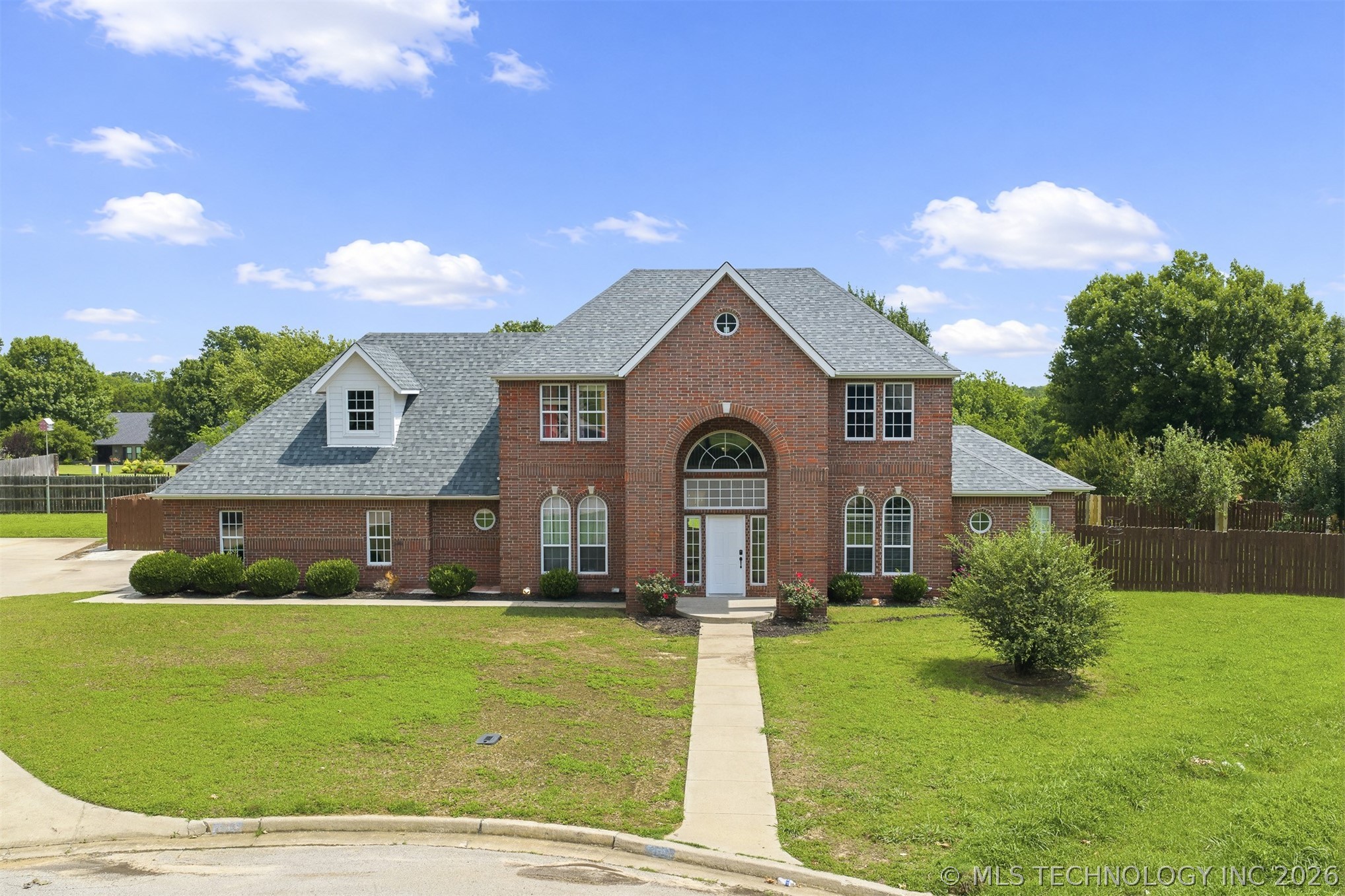 708 Franklin Court — photo