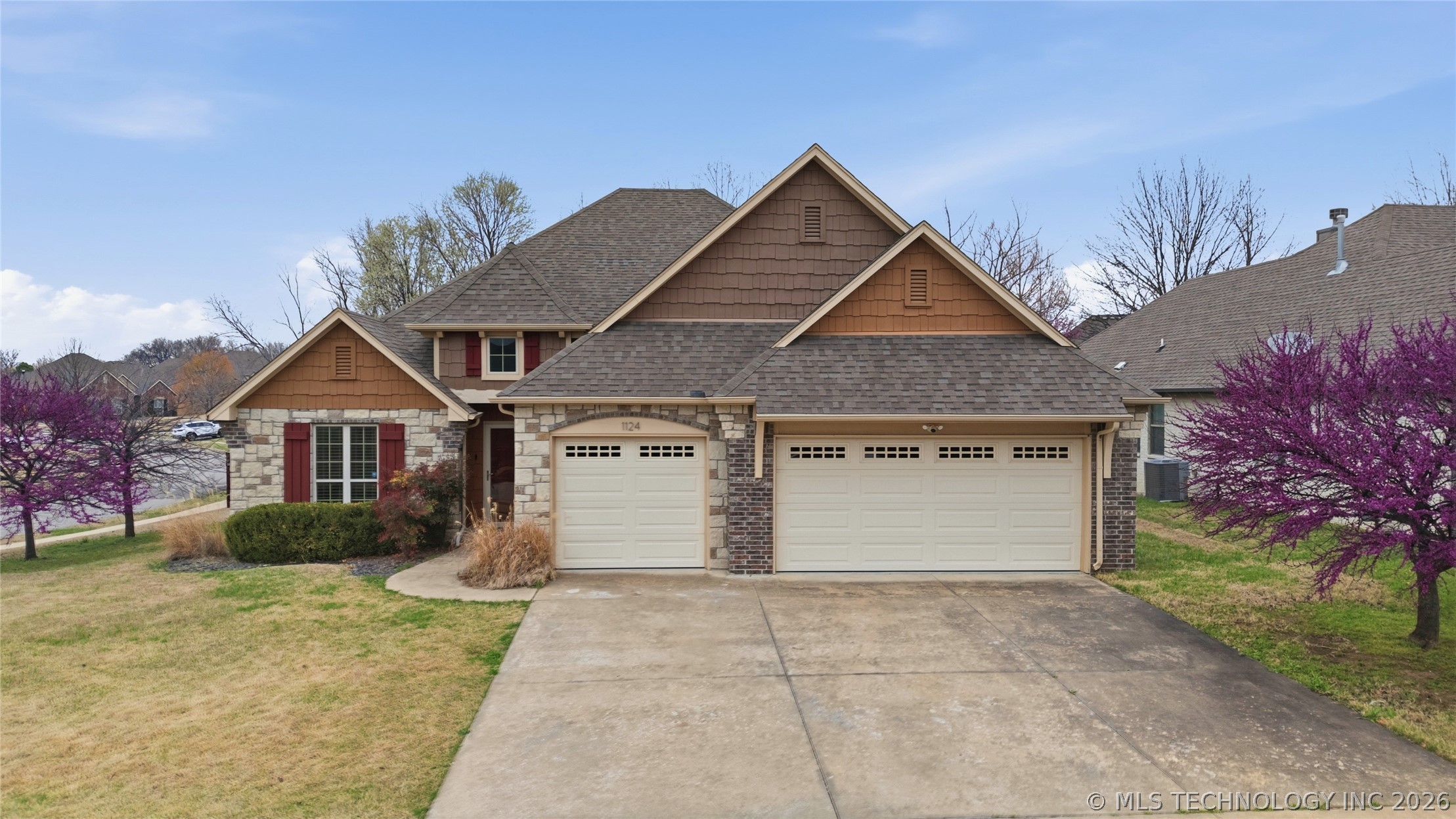 1124 W Fargo Drive — photo