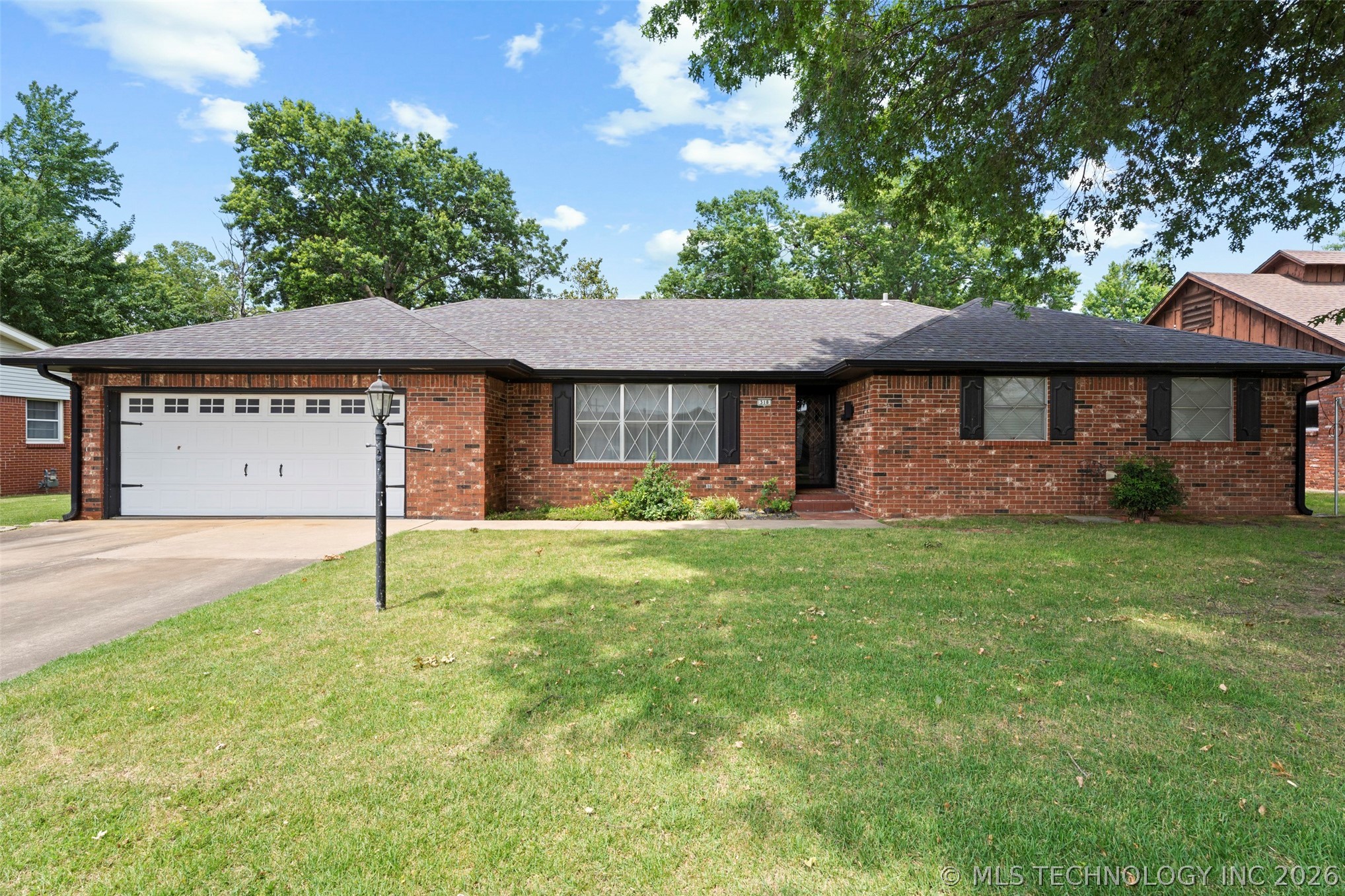 318 Sunset Drive — photo