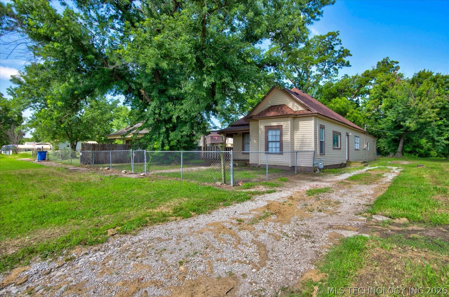 318 S Pecan Street — photo
