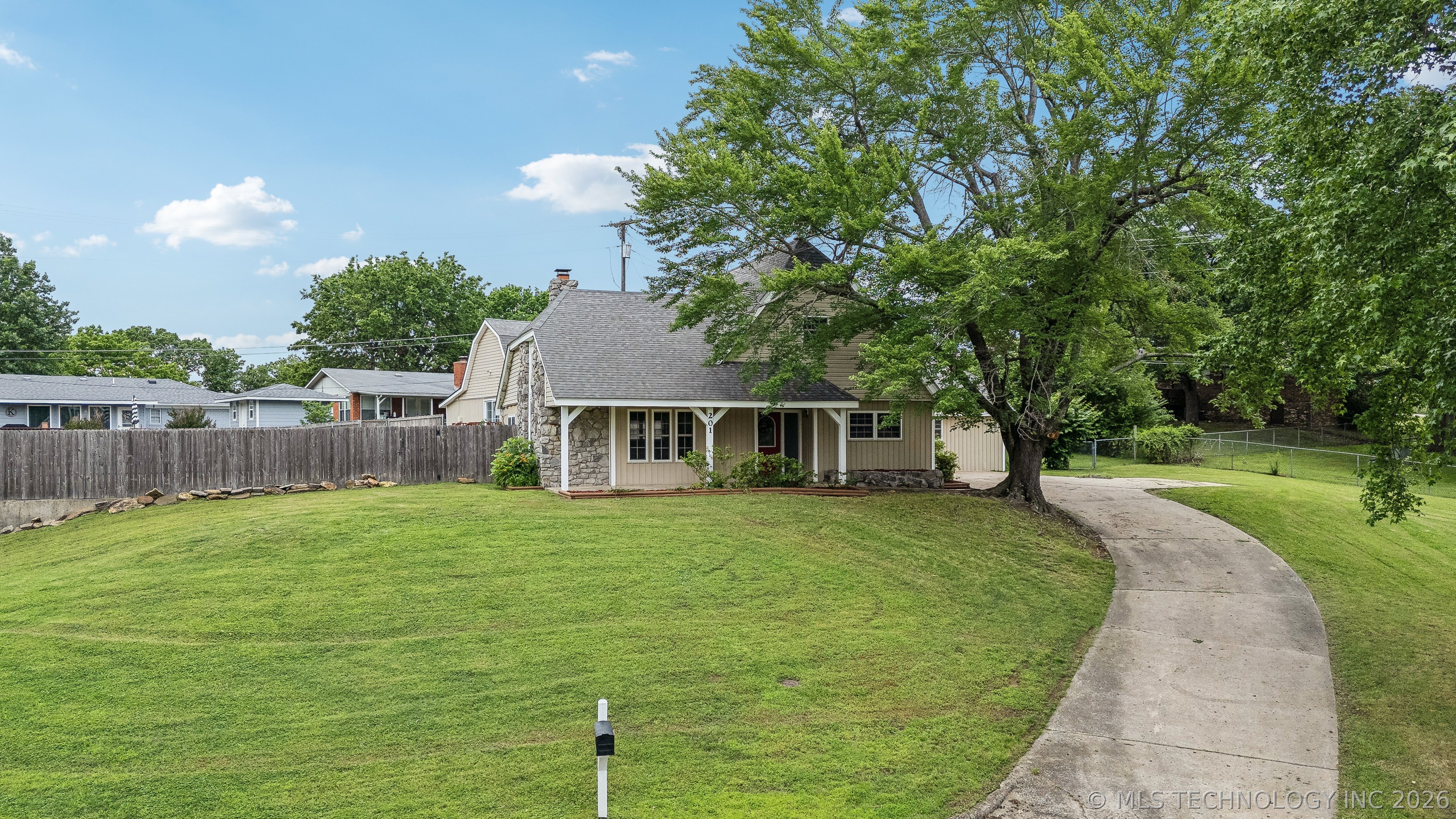 201 Sandy Circle — photo