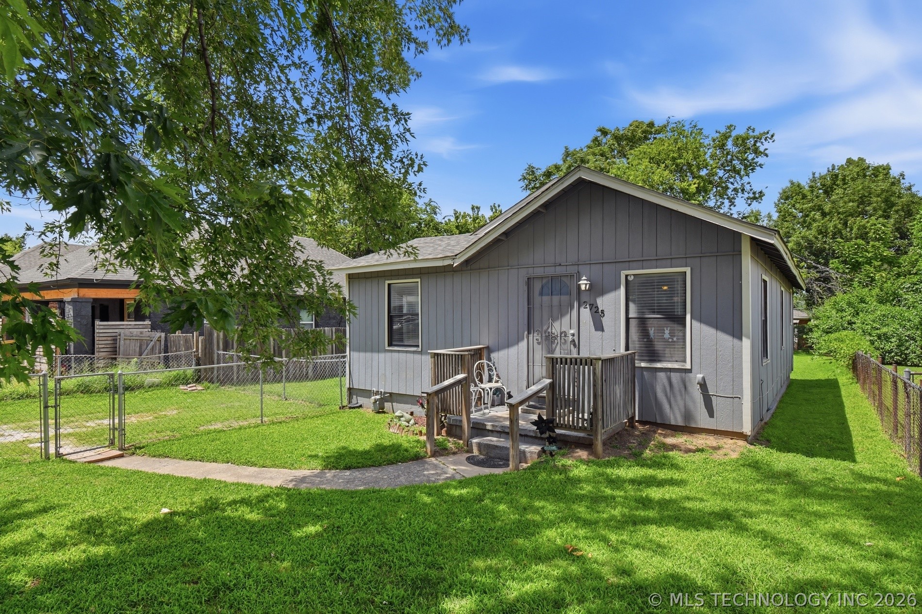 2725 W Cameron Street — photo