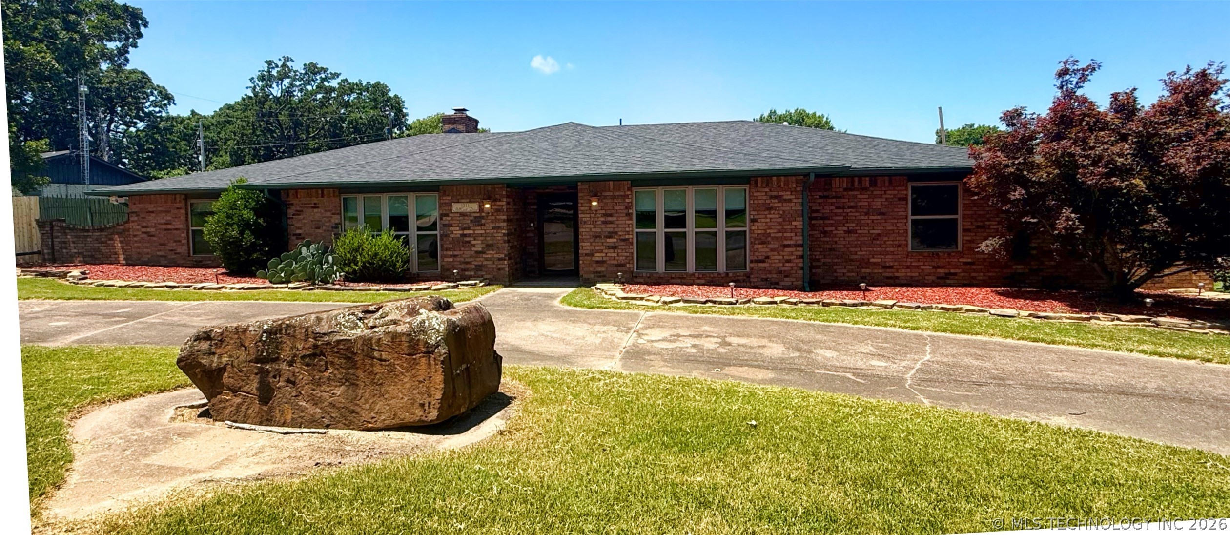 1311 Hillcrest Drive — photo