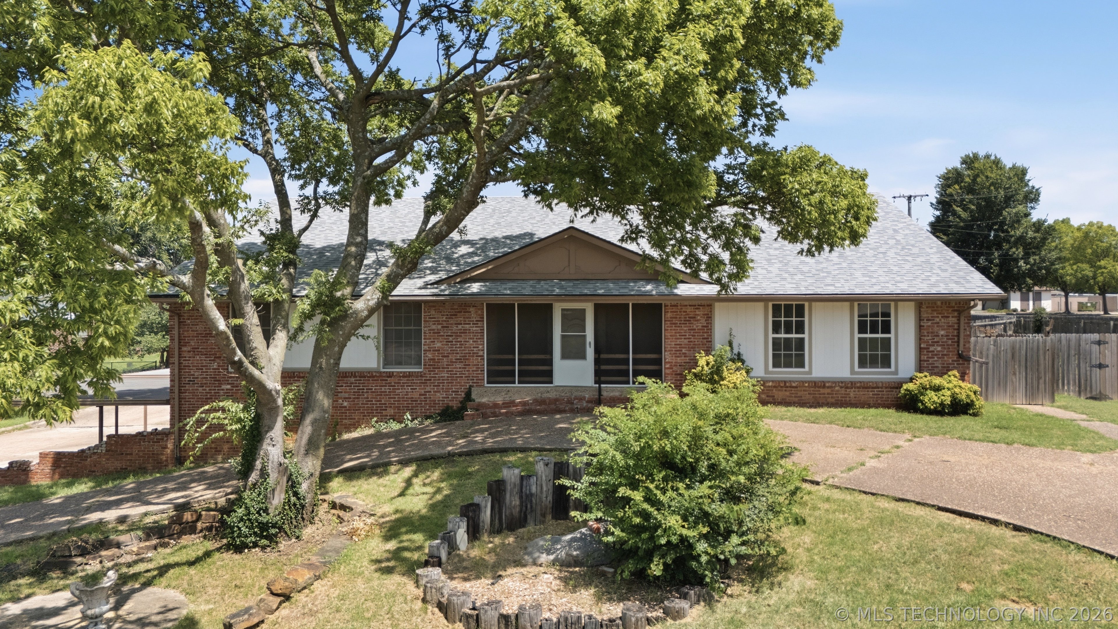 4000 Lakeview Drive — photo