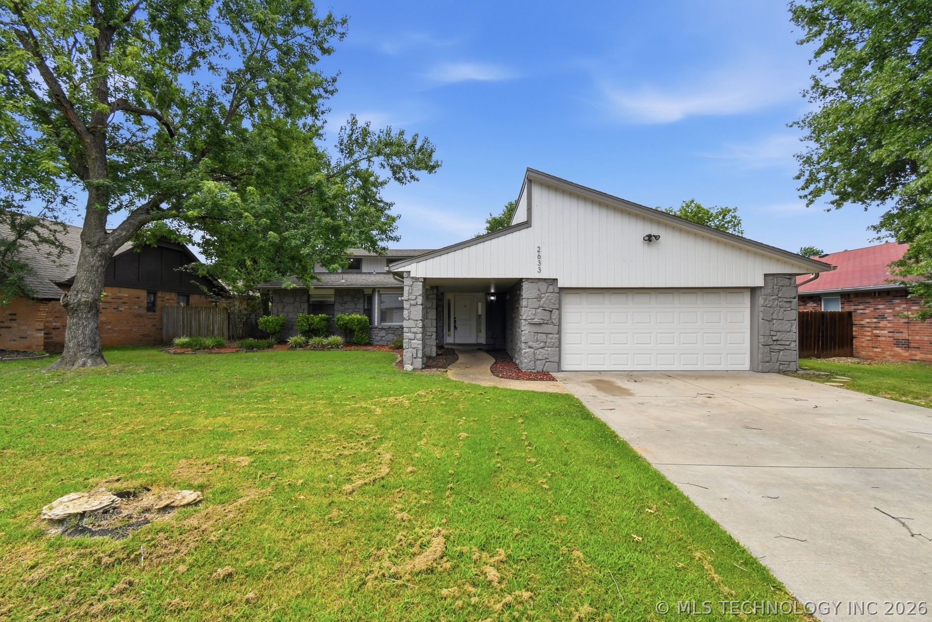 2633 W Dallas Street — photo