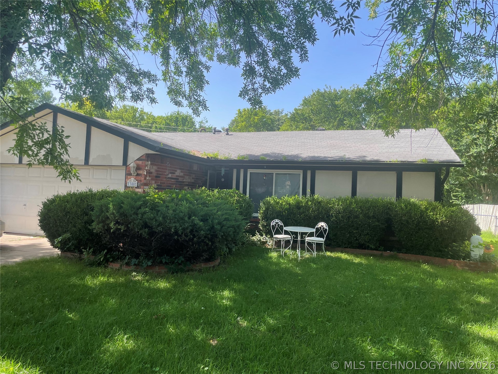 300 E Vicksburg Street — photo