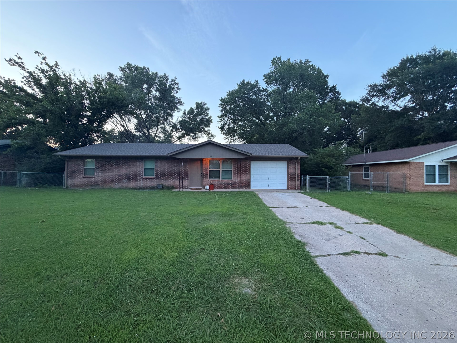 501 W Creek Drive — photo
