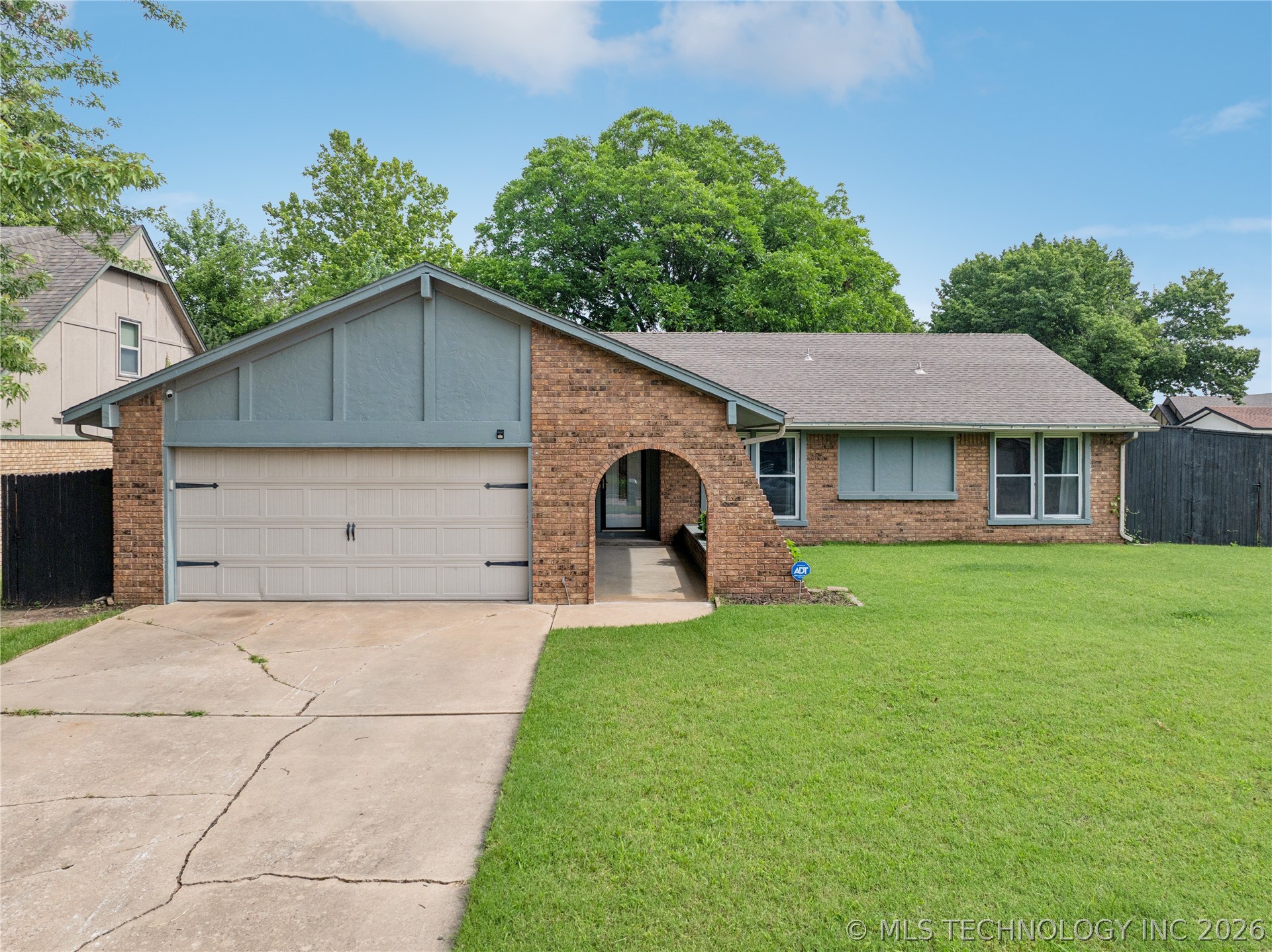 2208 W Louisville Street — photo