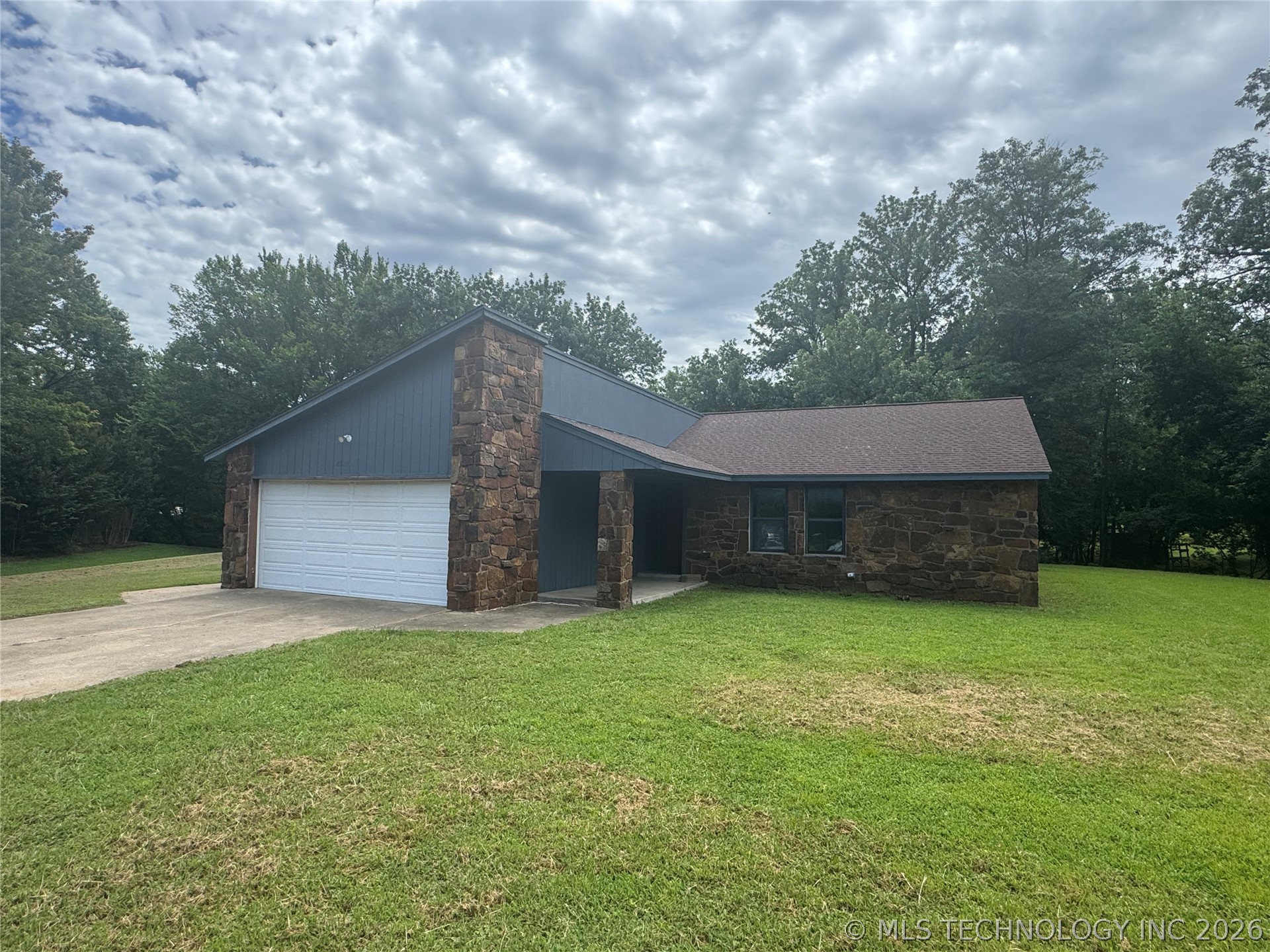 25216 Hickory Circle — photo