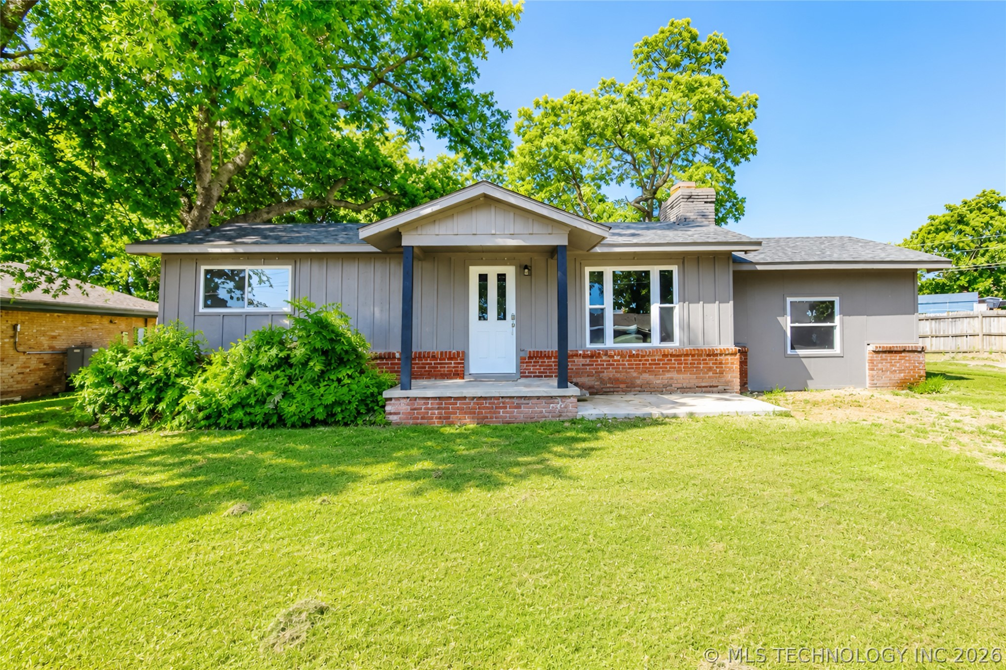 44 Lakeshore Drive — photo