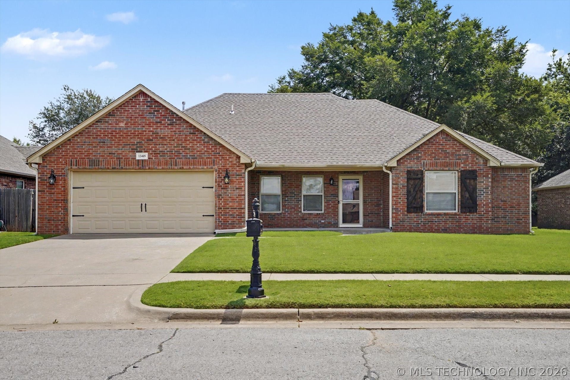 13405 S Poplar Street — photo