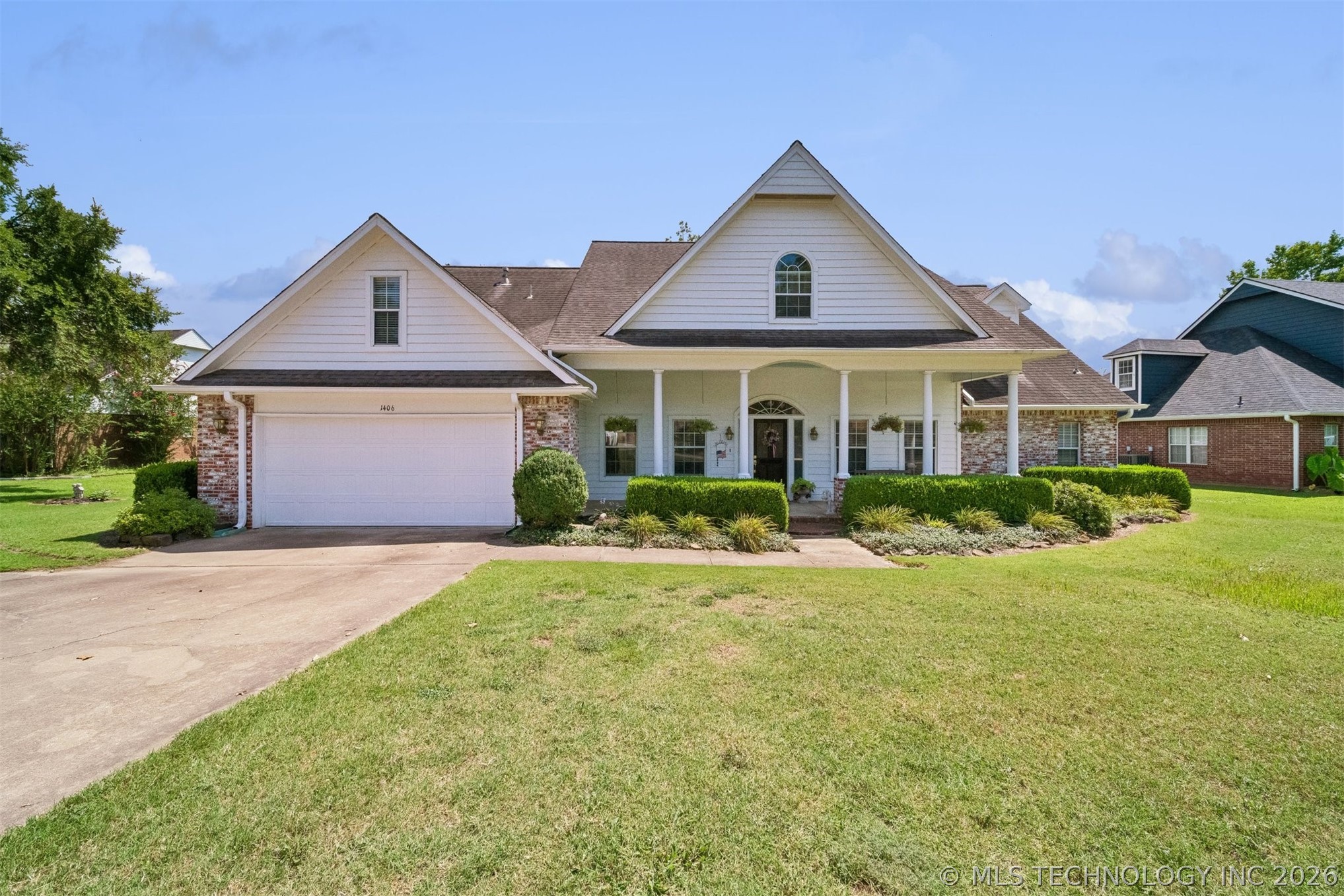 1406 NE Oakridge Drive — photo