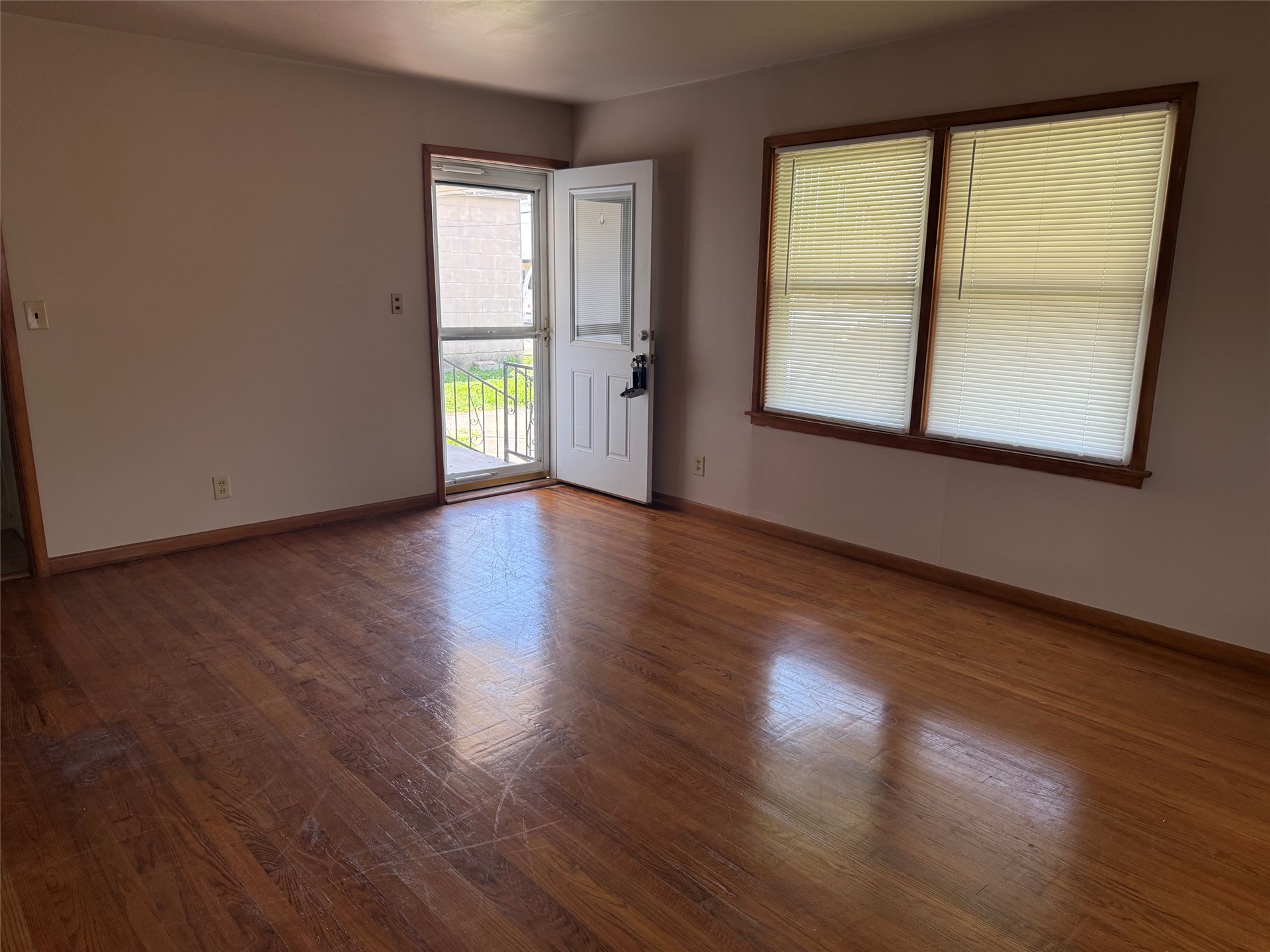 228 SE Avondale — photo