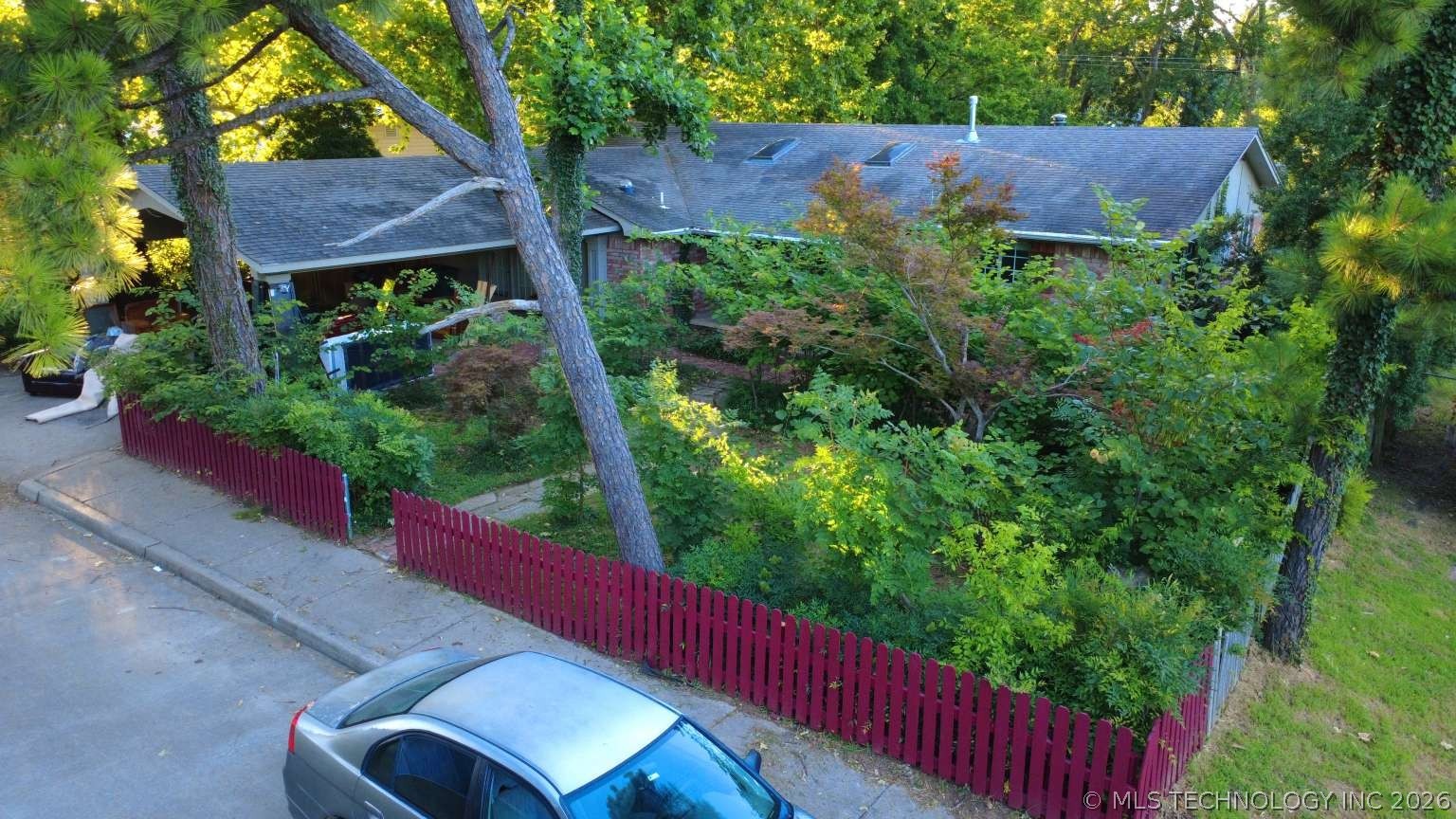 926 E 13th Street — photo