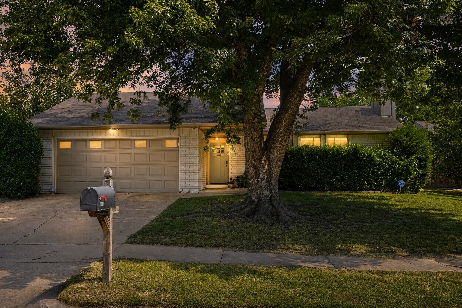1108 W Vicksburg Place — photo