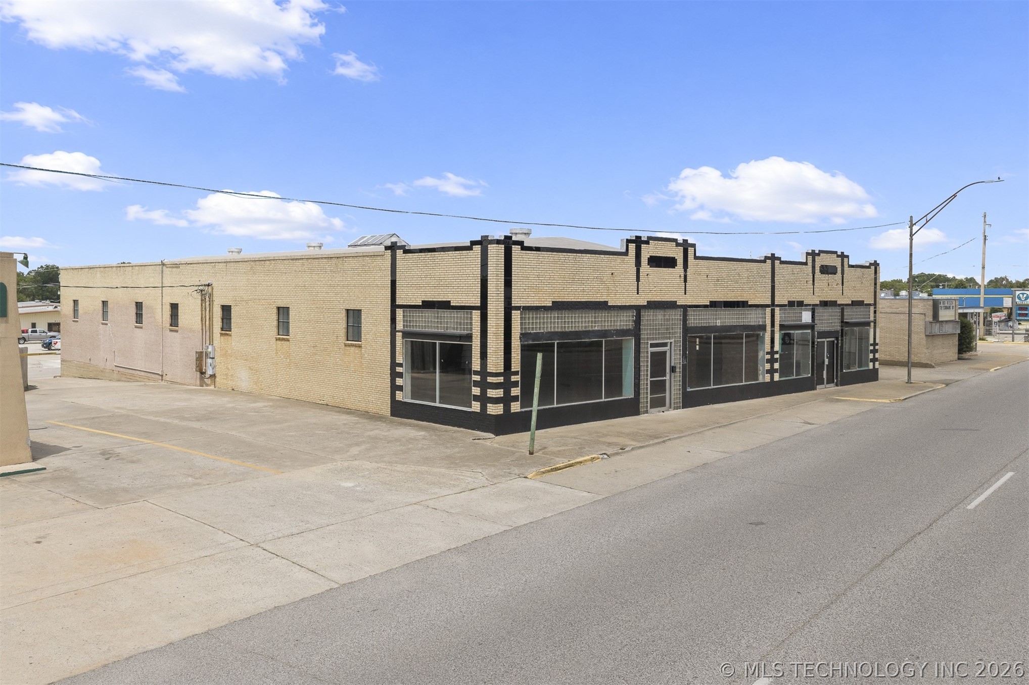 815 W Broadway Street — photo